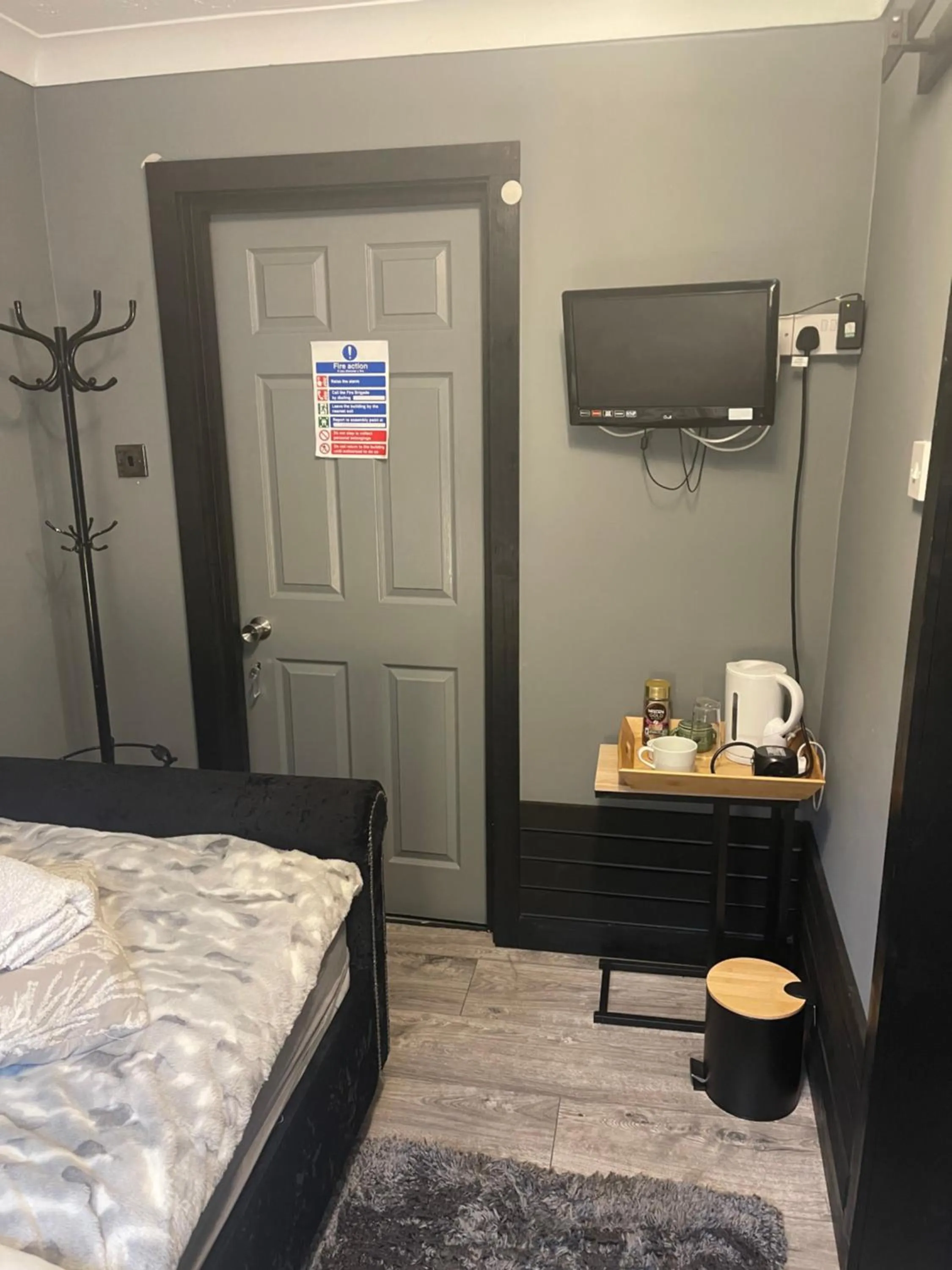 Bedroom in Da Vinci Guest House & Guest Parking, A Real Gem