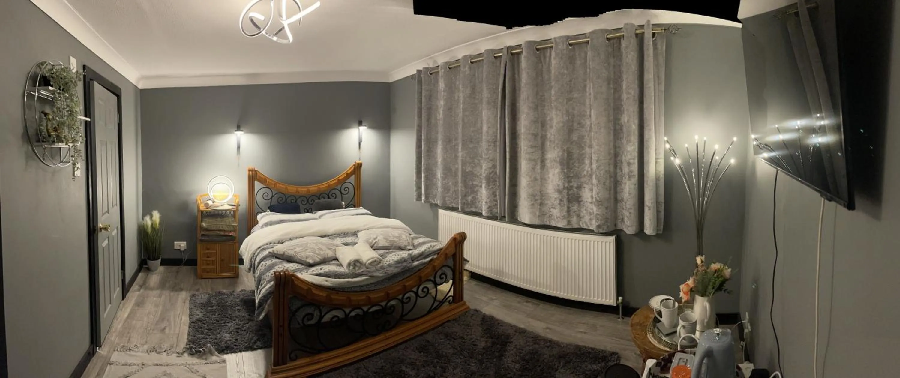 Bedroom in Da Vinci Guest House & Guest Parking, A Real Gem