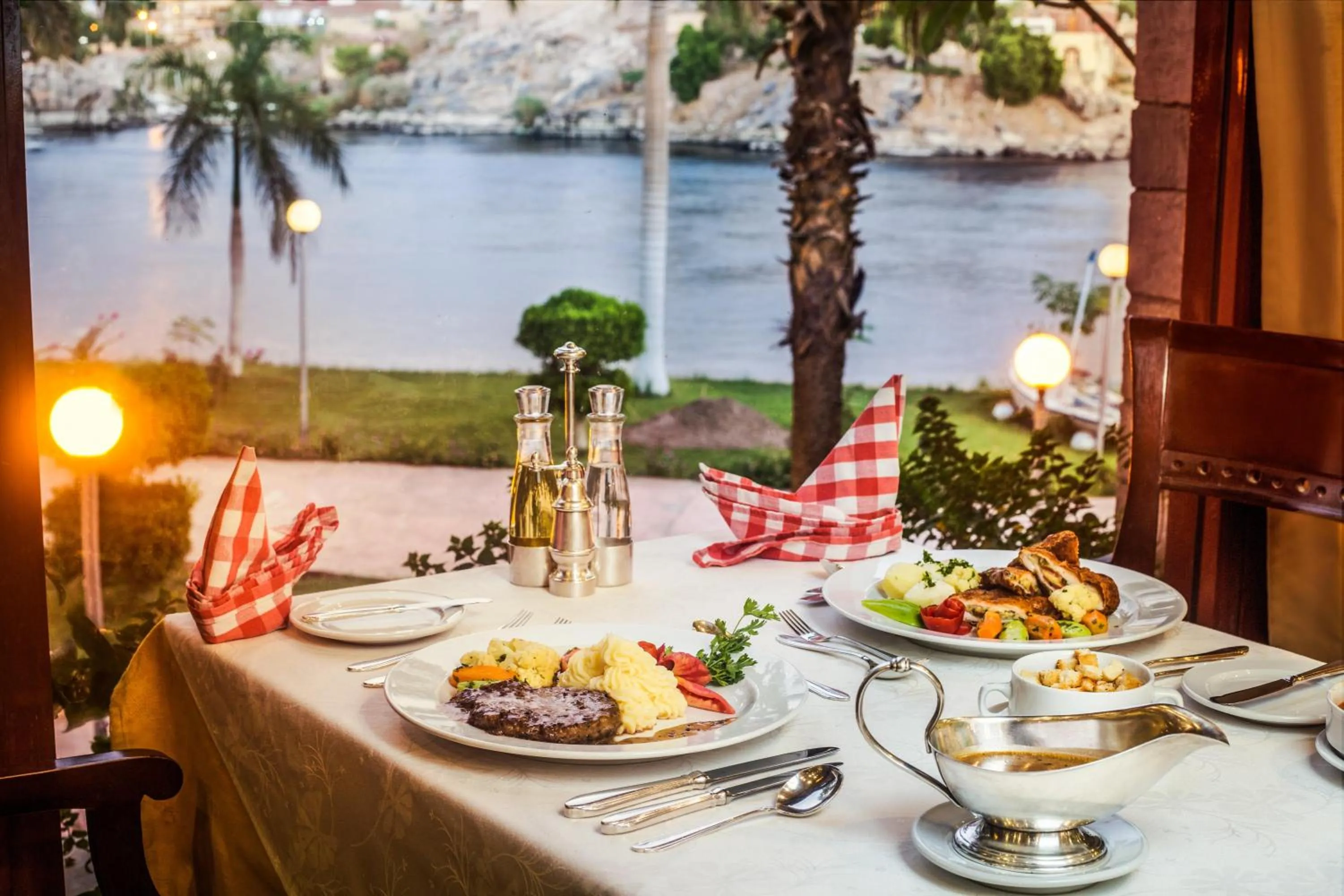 Restaurant/places to eat in Pyramisa Island Hotel Aswan