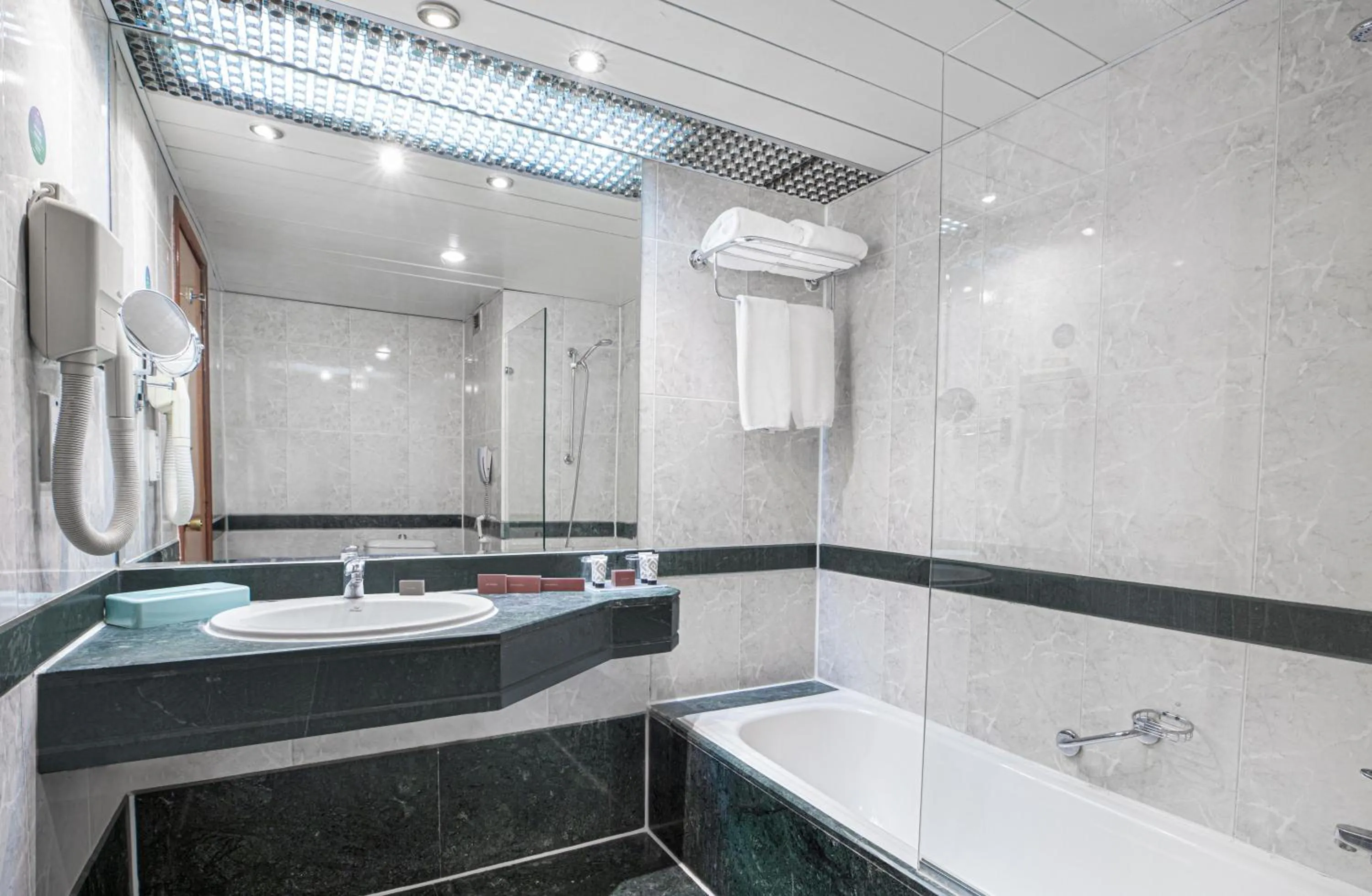 Shower in Pyramisa Island Hotel Aswan