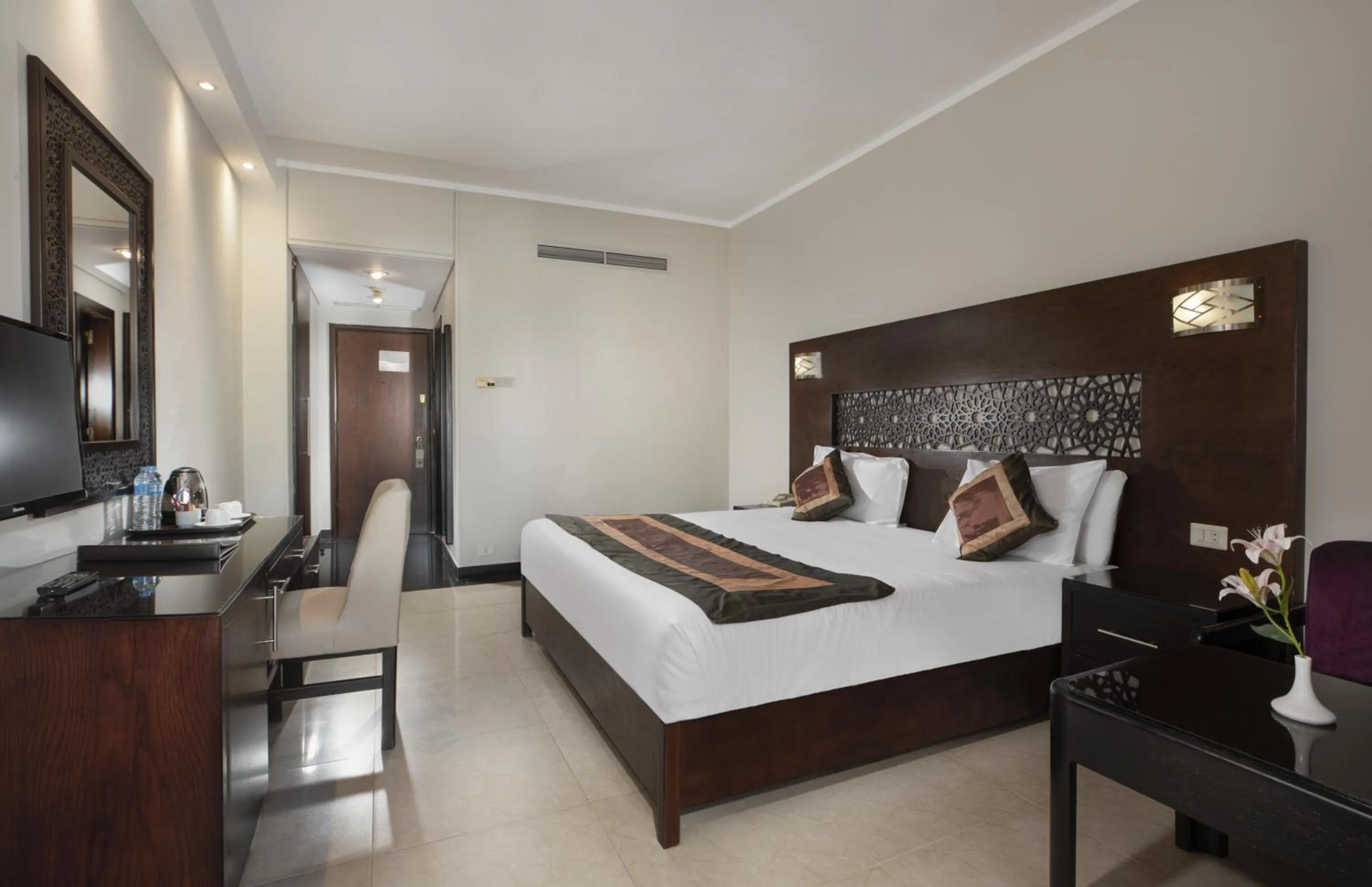 Bedroom, Bed in Pyramisa Island Hotel Aswan