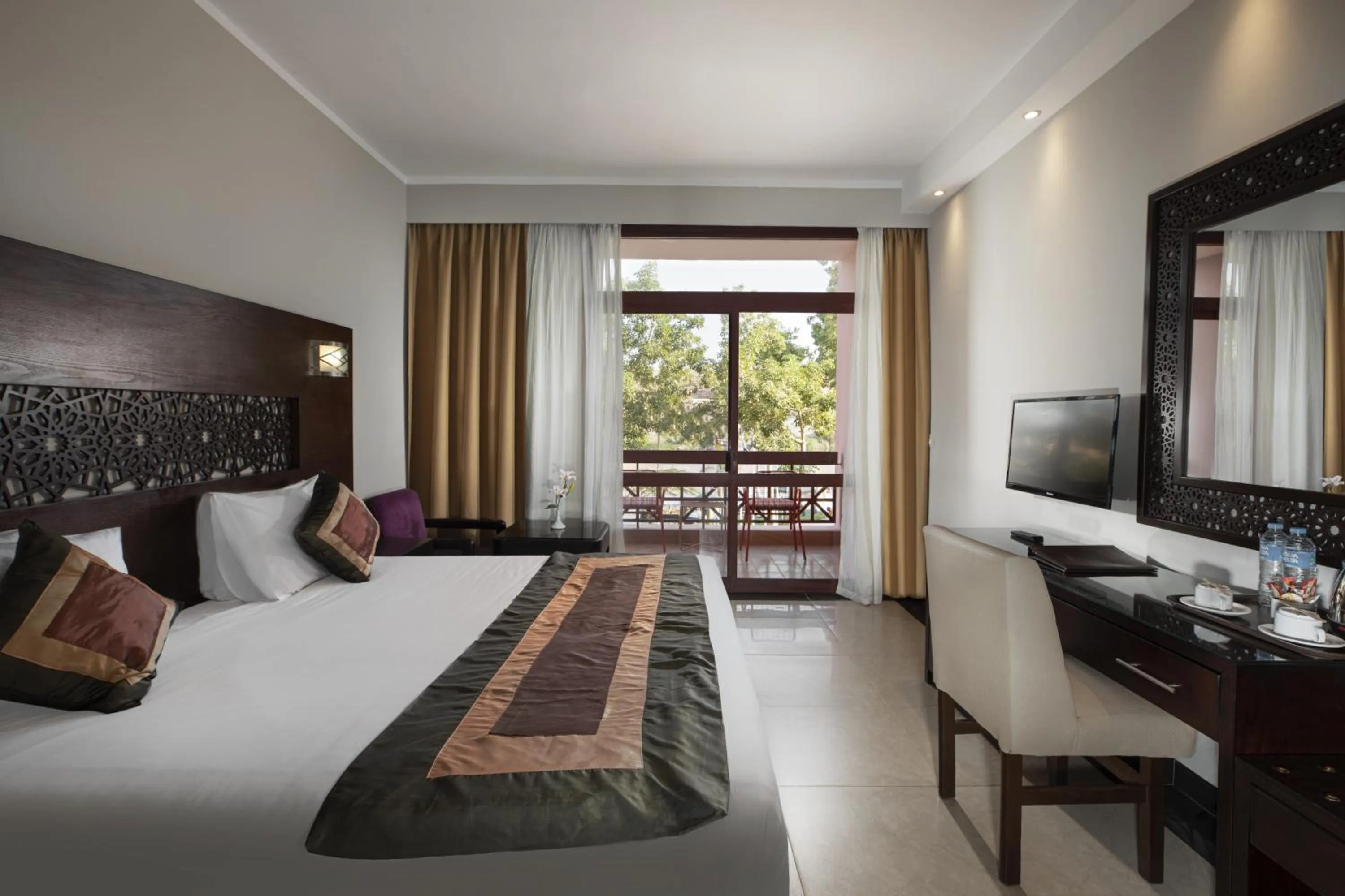 Bedroom, Bed in Pyramisa Island Hotel Aswan