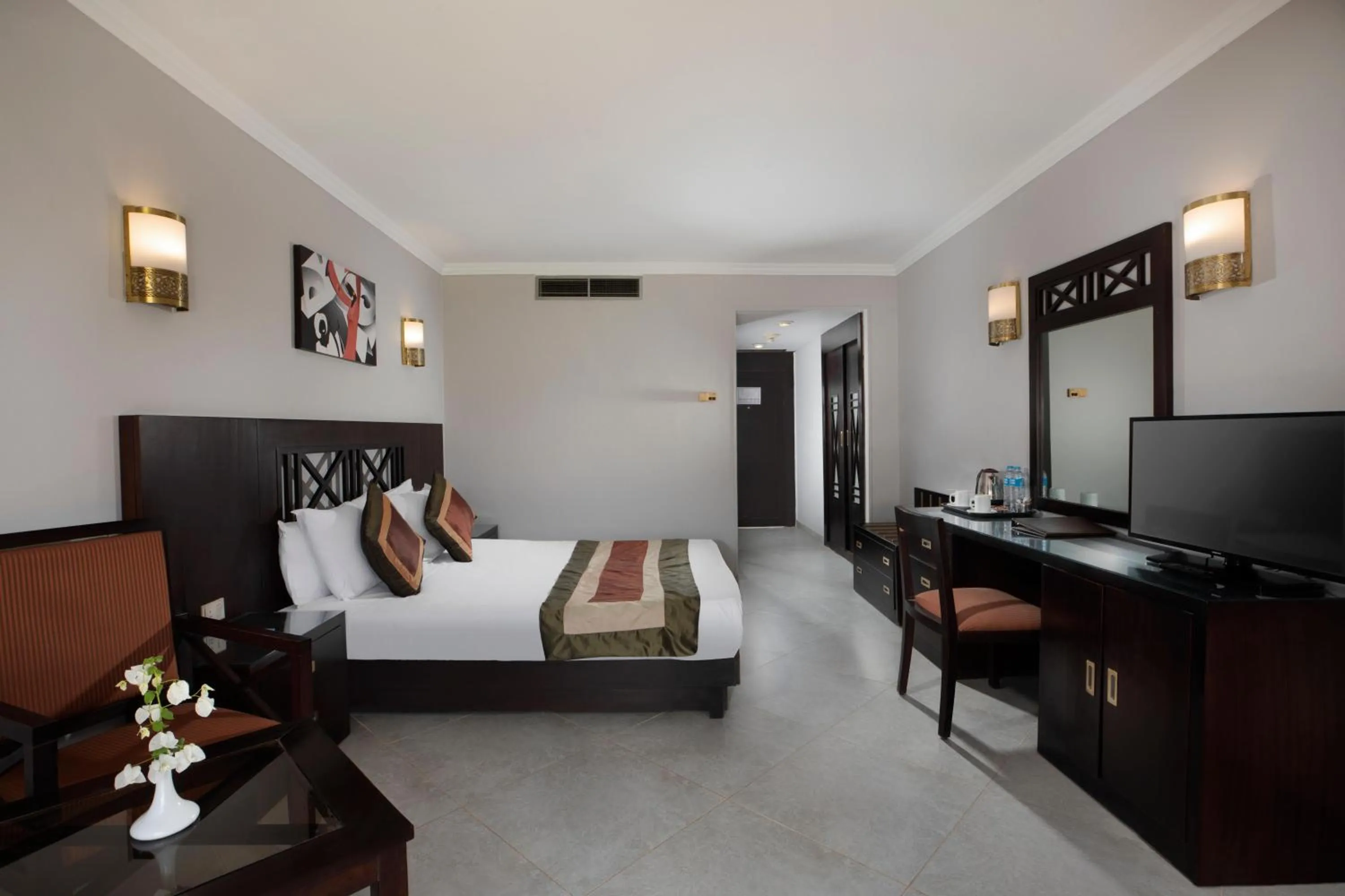 Shower, Bed in Pyramisa Island Hotel Aswan