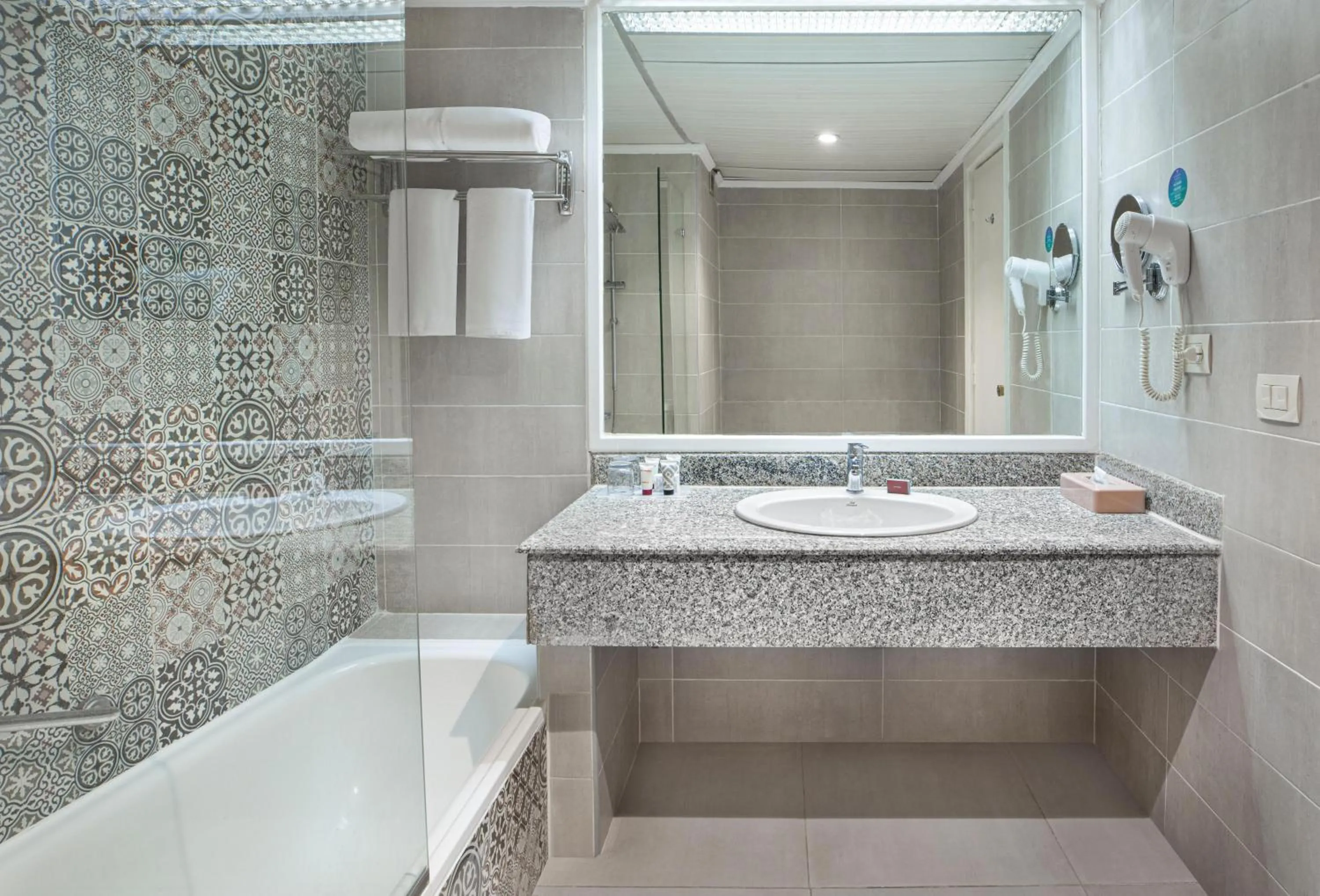 Shower in Pyramisa Island Hotel Aswan