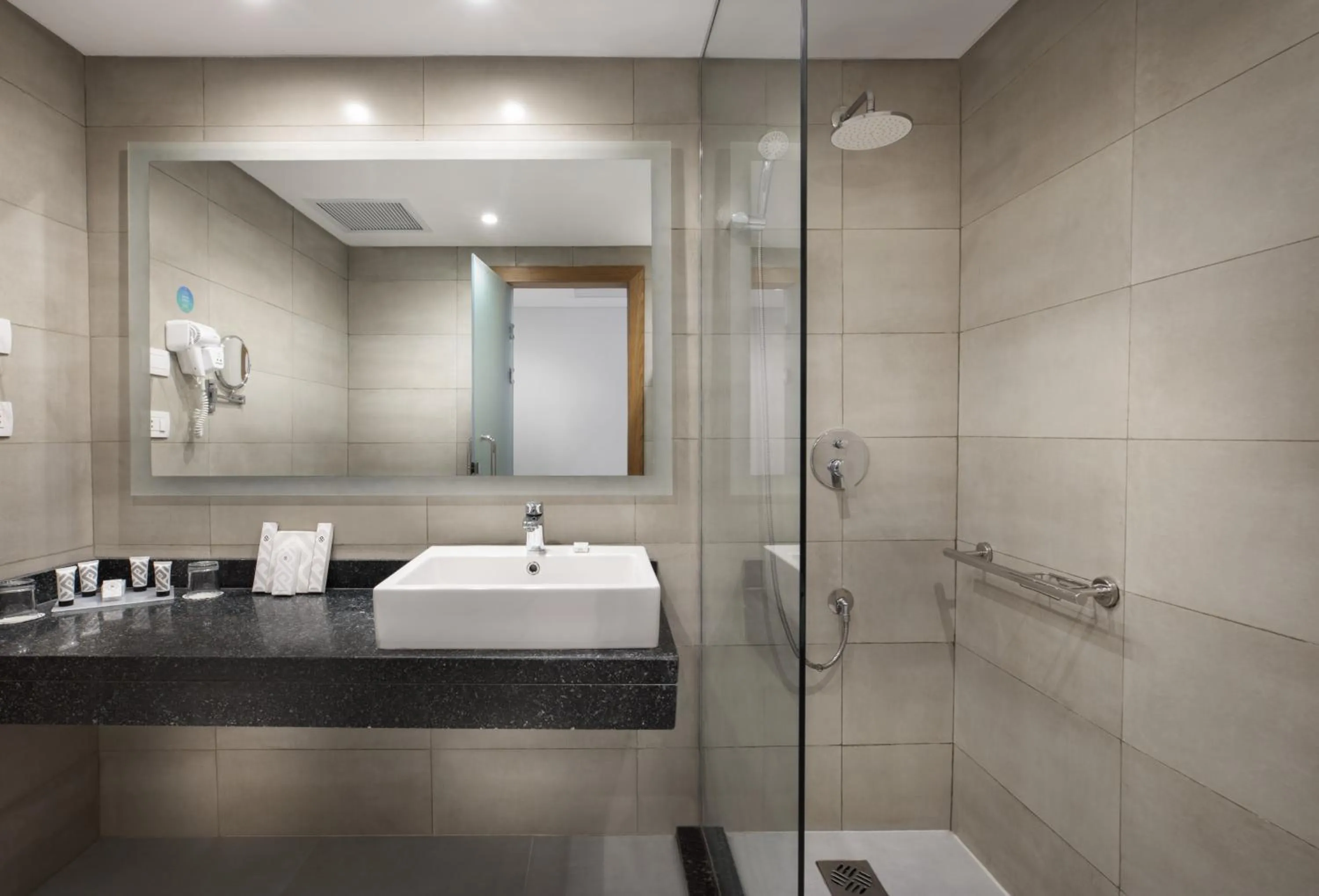 Bathroom in Pyramisa Suites Hotel Cairo