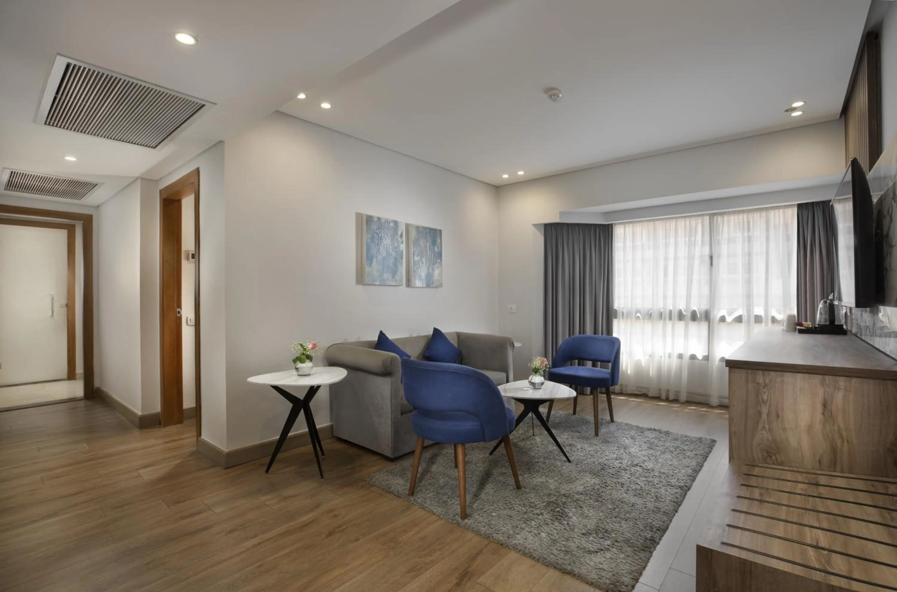 Seating area in Pyramisa Suites Hotel Cairo