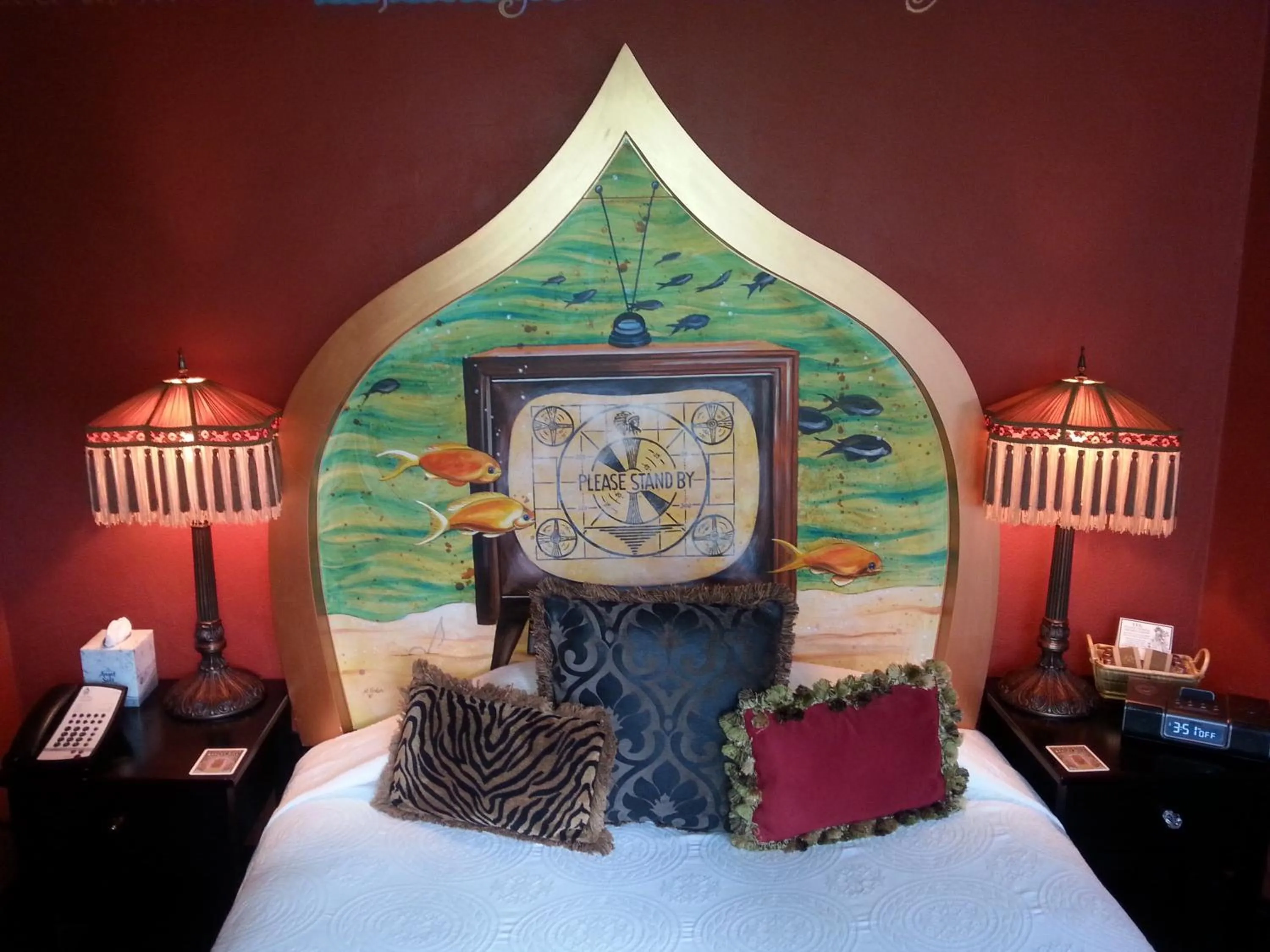 Bedroom, Bed in McMenamins Crystal Hotel