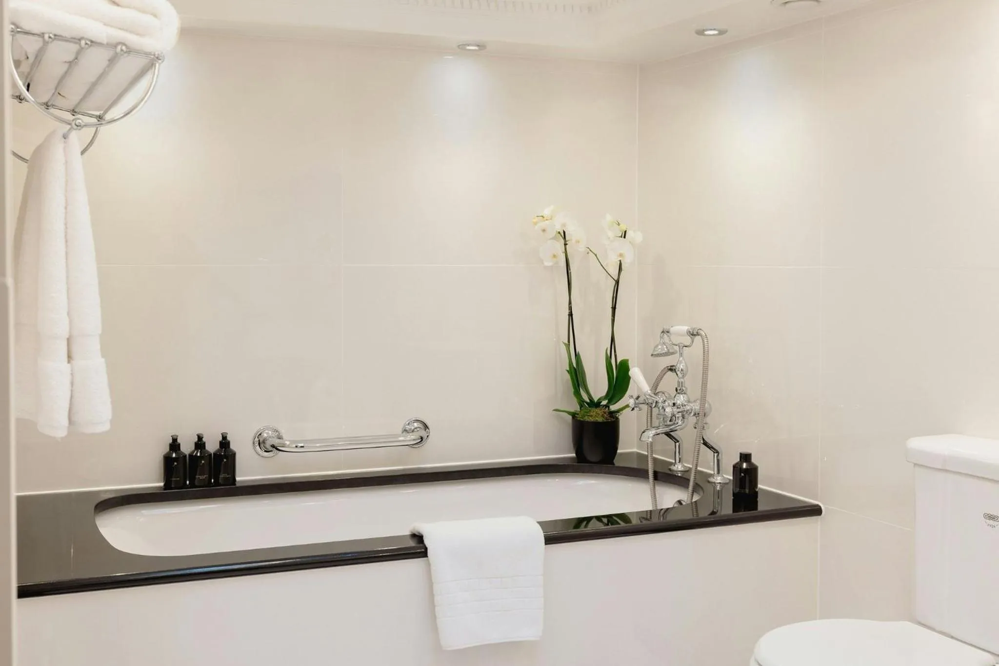 Facade/entrance in 41