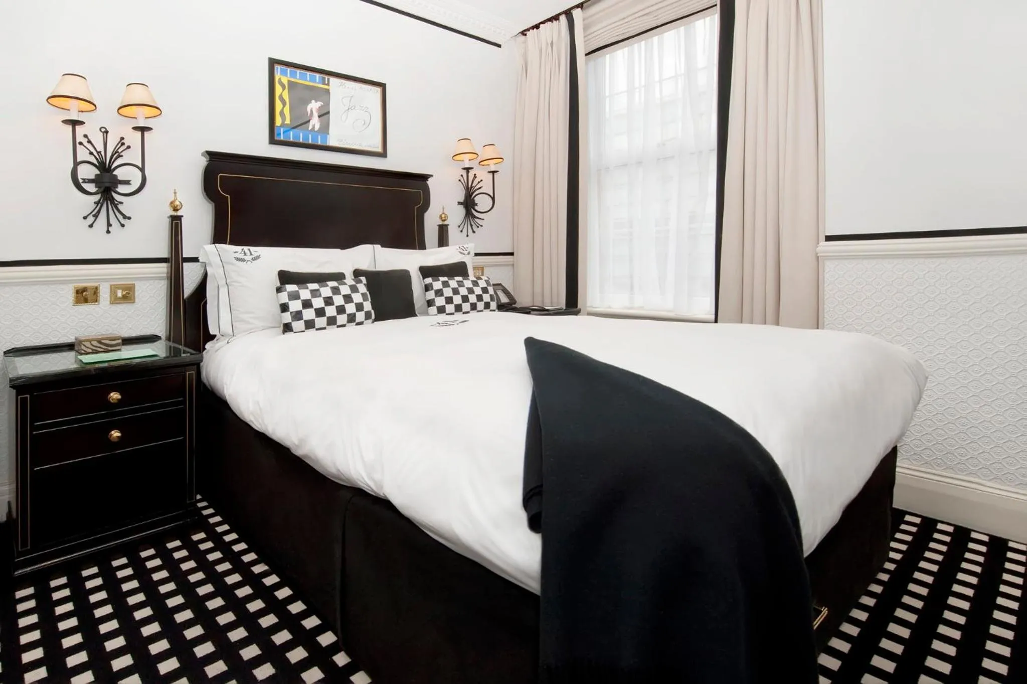 Facade/entrance, Bed in 41