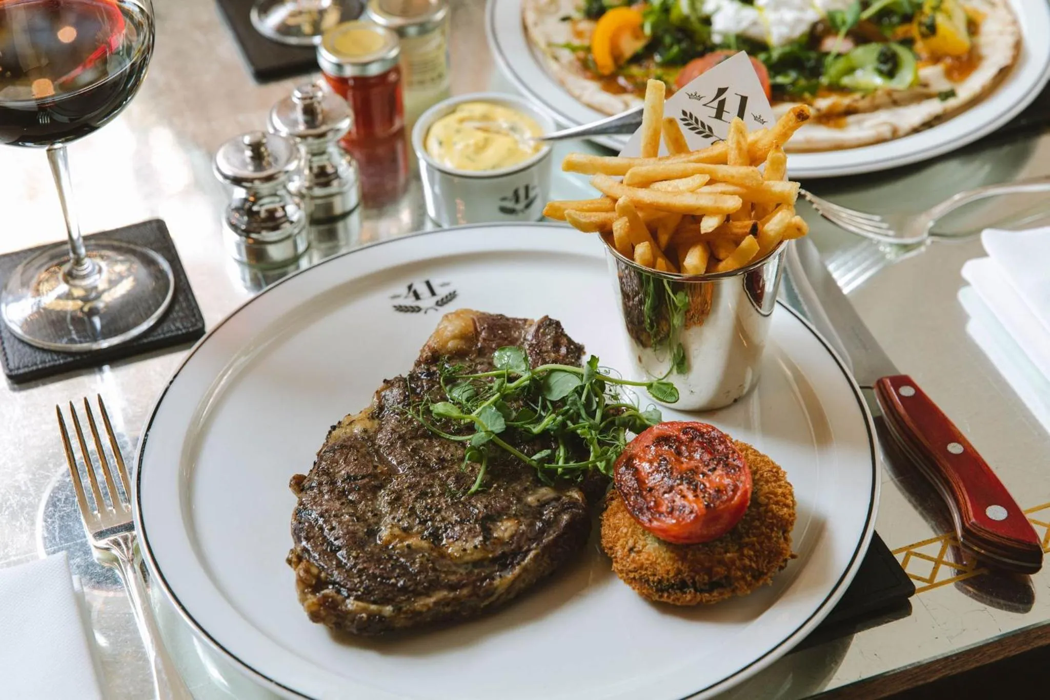 Restaurant/places to eat in 41