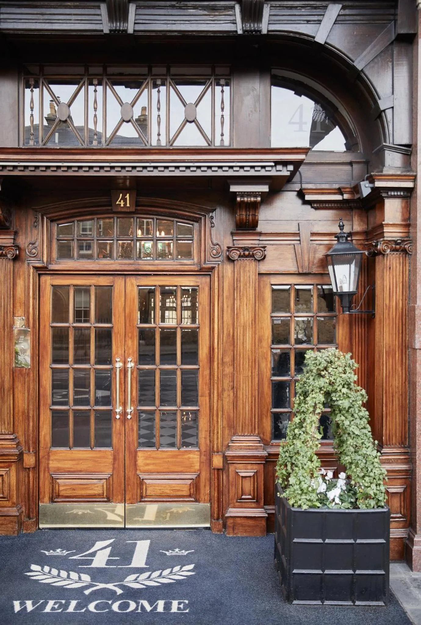 Facade/entrance in 41