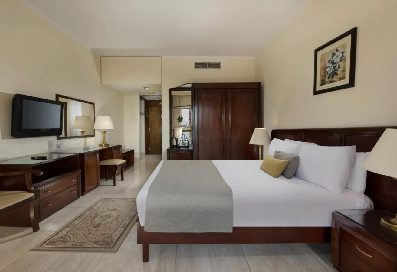 TV and multimedia, Bed in Pyramisa Hotel Luxor