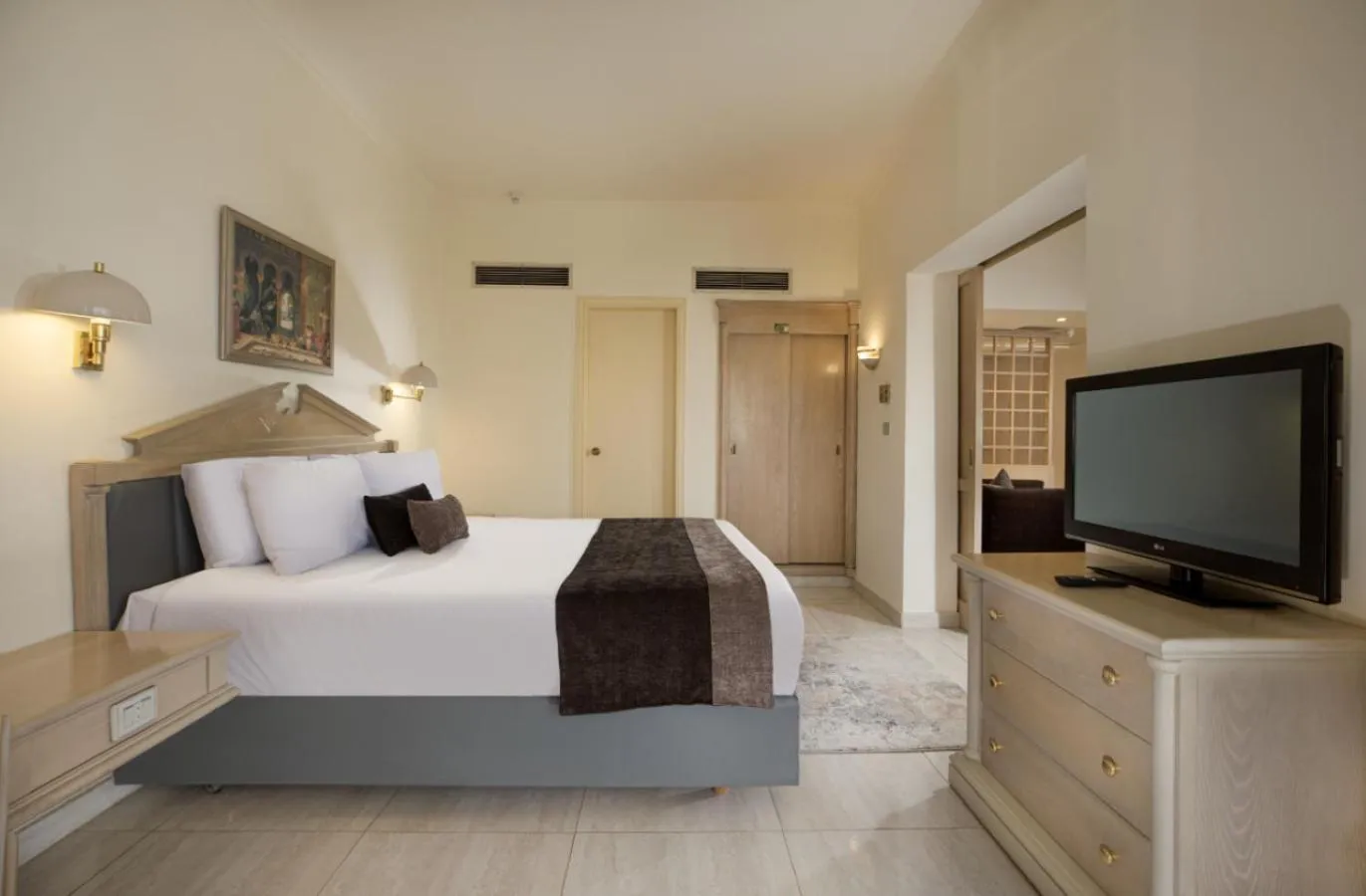 Bed in Pyramisa Hotel Luxor