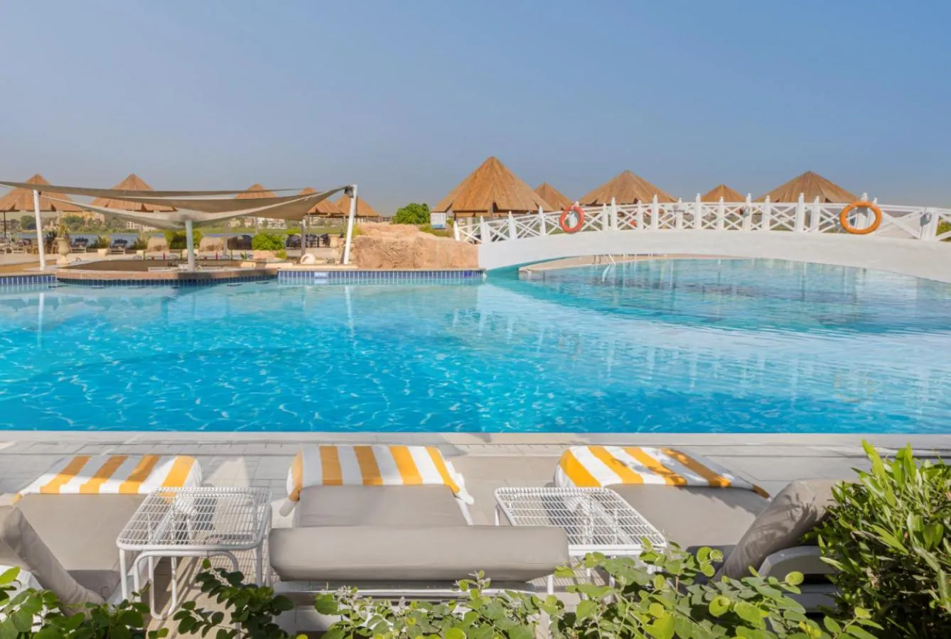 Swimming pool in Pyramisa Hotel Luxor