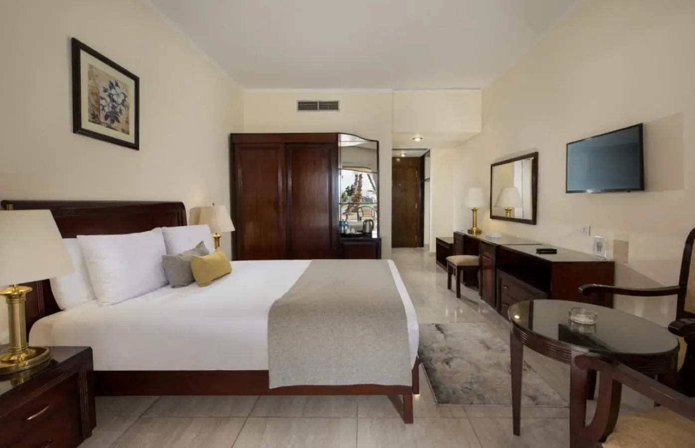 Deluxe Room with Nile View in Pyramisa Hotel Luxor Deluxe Room with Nile View in Pyramisa Hotel Luxor