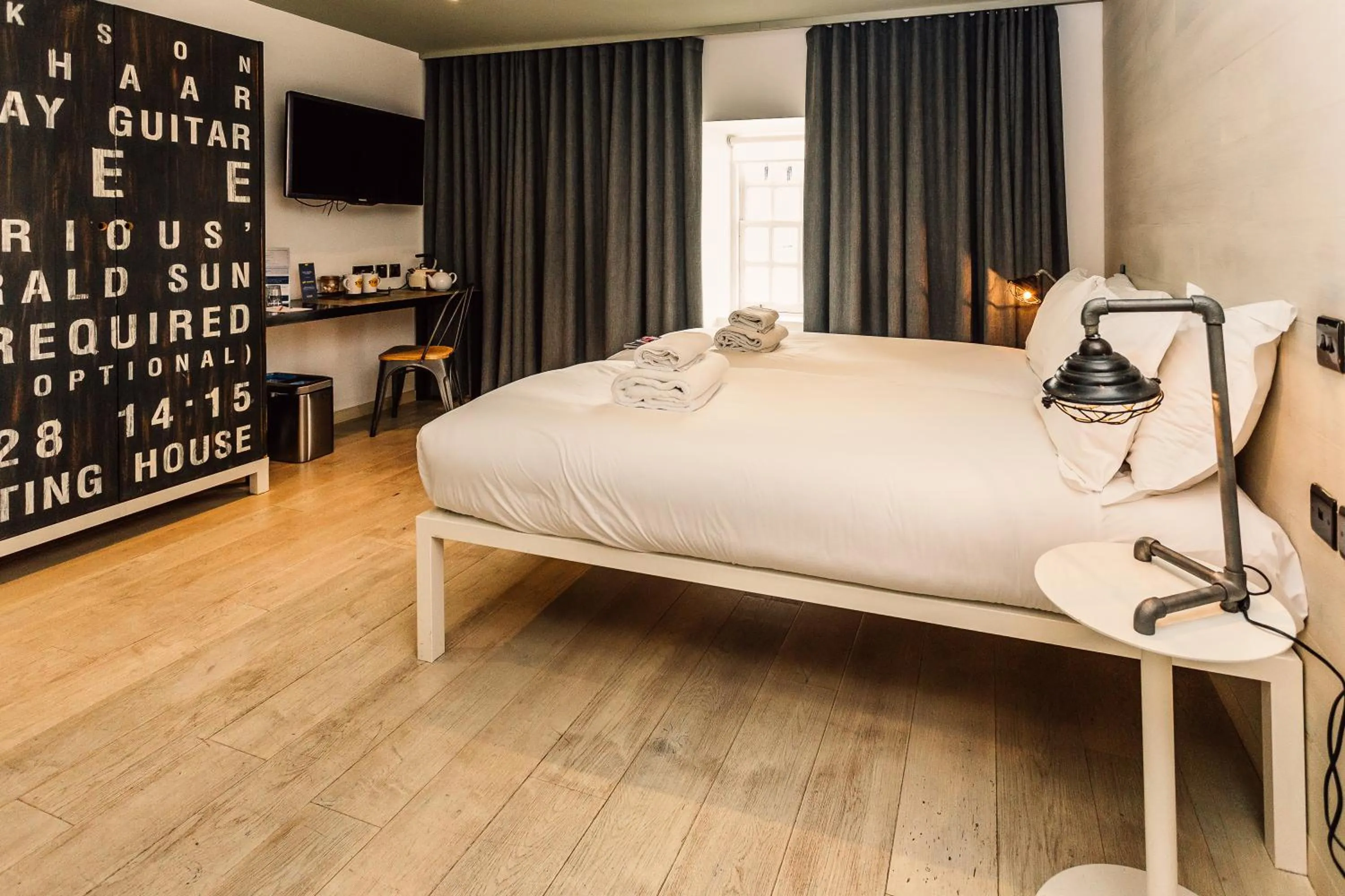 Photo of the whole room, Bed in Stay Central Hotel