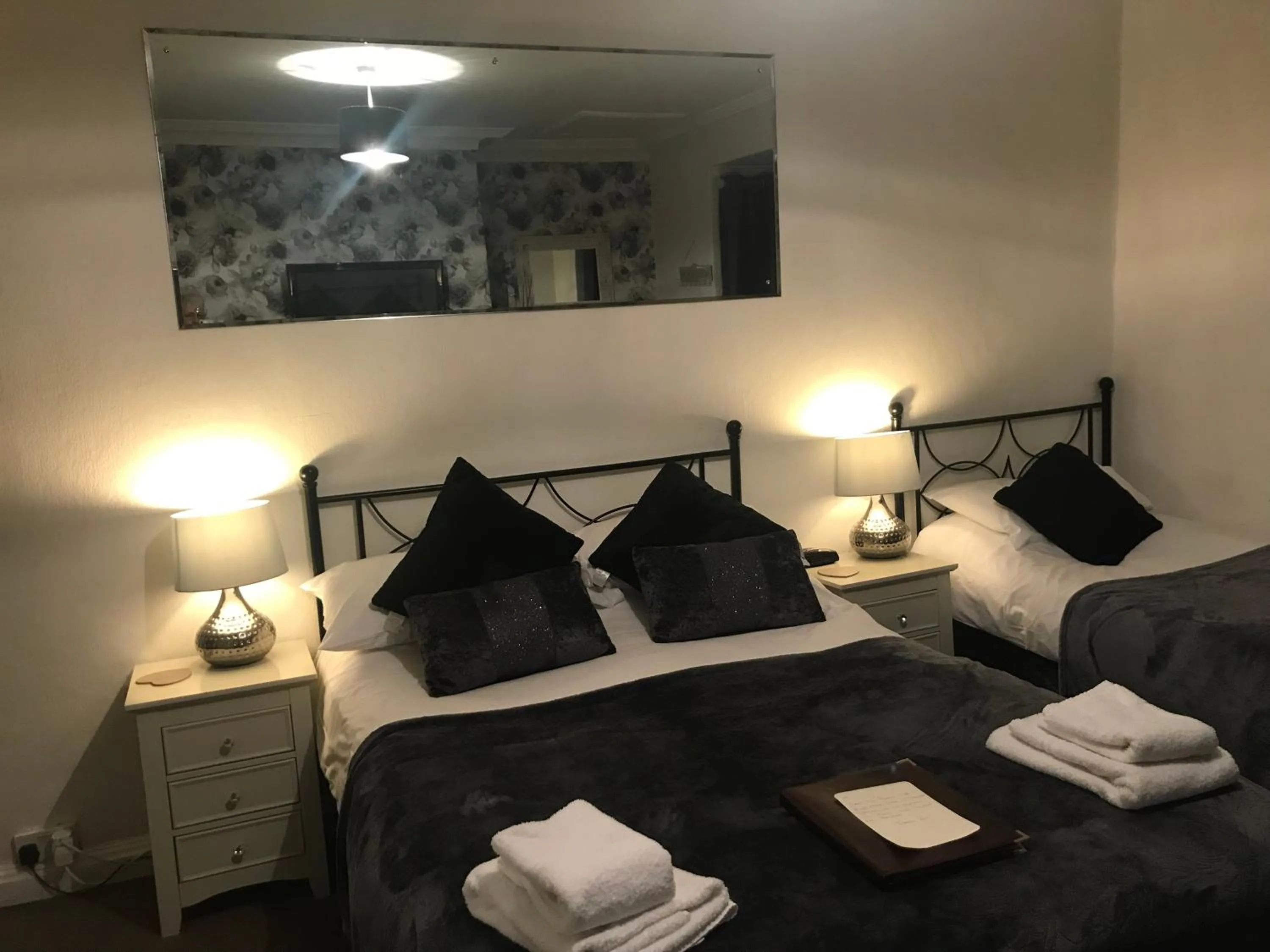 Property building, Bed in Castle Gate