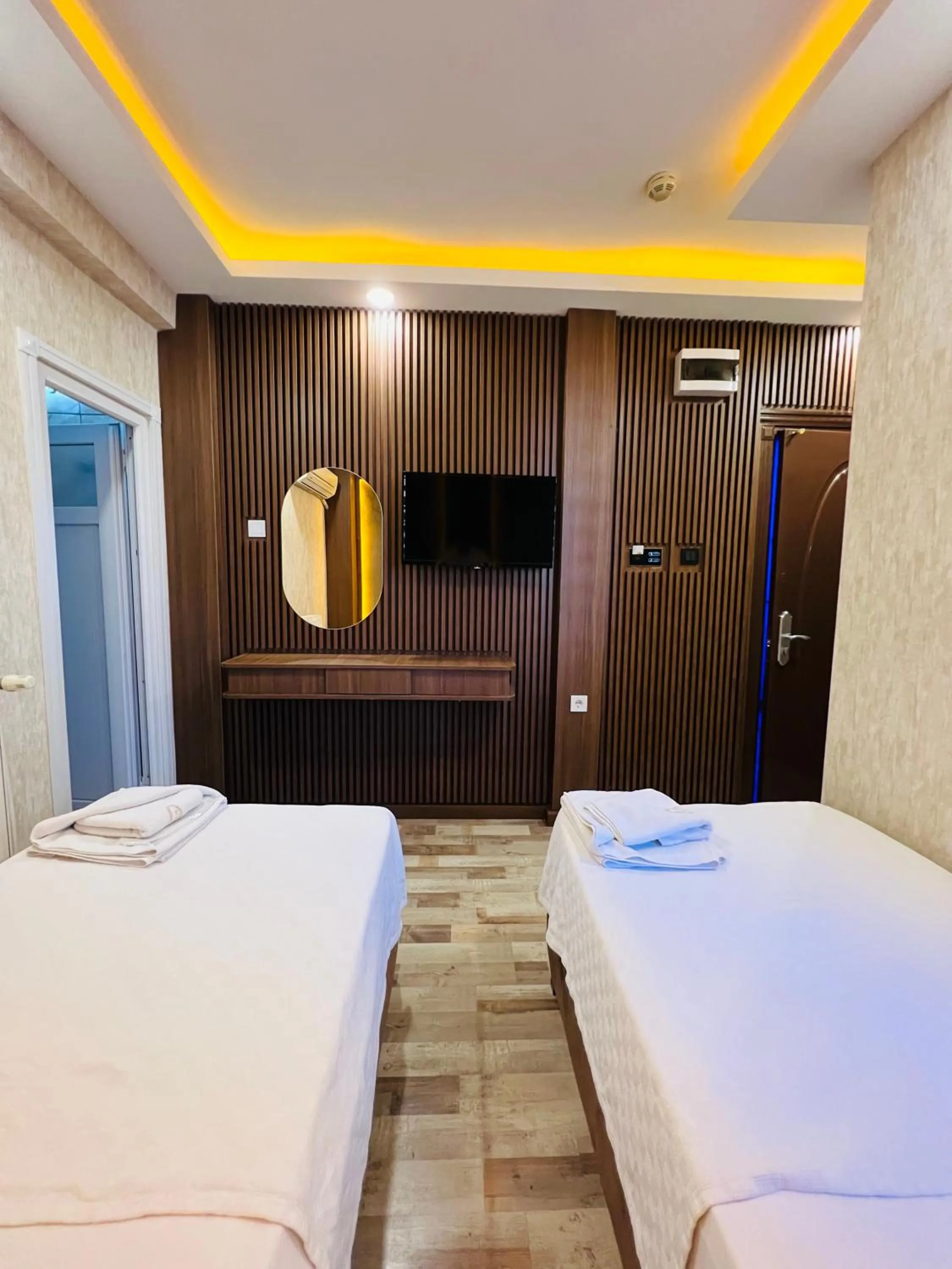 TV and multimedia, Bed in Liman Hotel