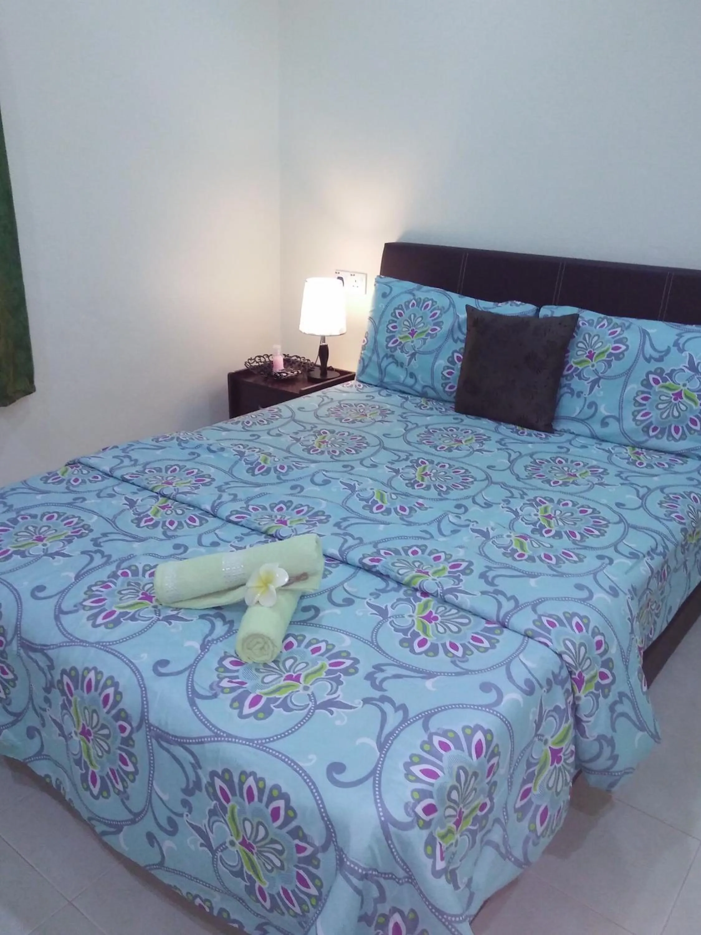 Property building, Bed in Motel Aurora Damai