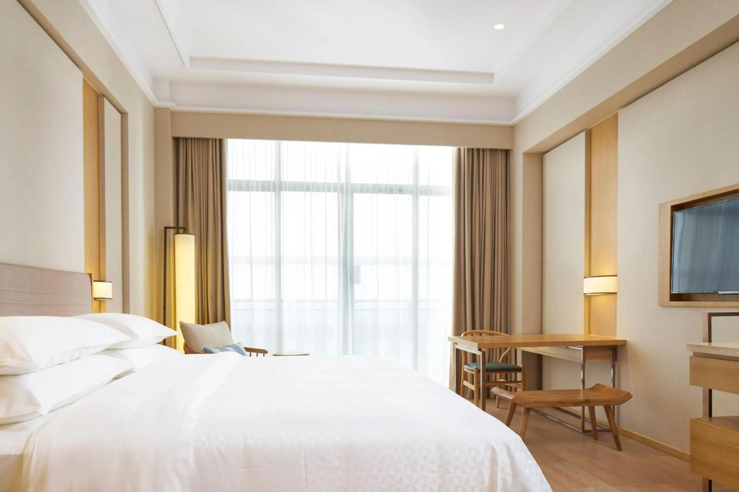 King Room with Golf View-High Floor in Four Points by Sheraton Chengdu, Pujiang Resort King Room with Golf View-High Floor in Four Points by Sheraton Chengdu, Pujiang Resort
