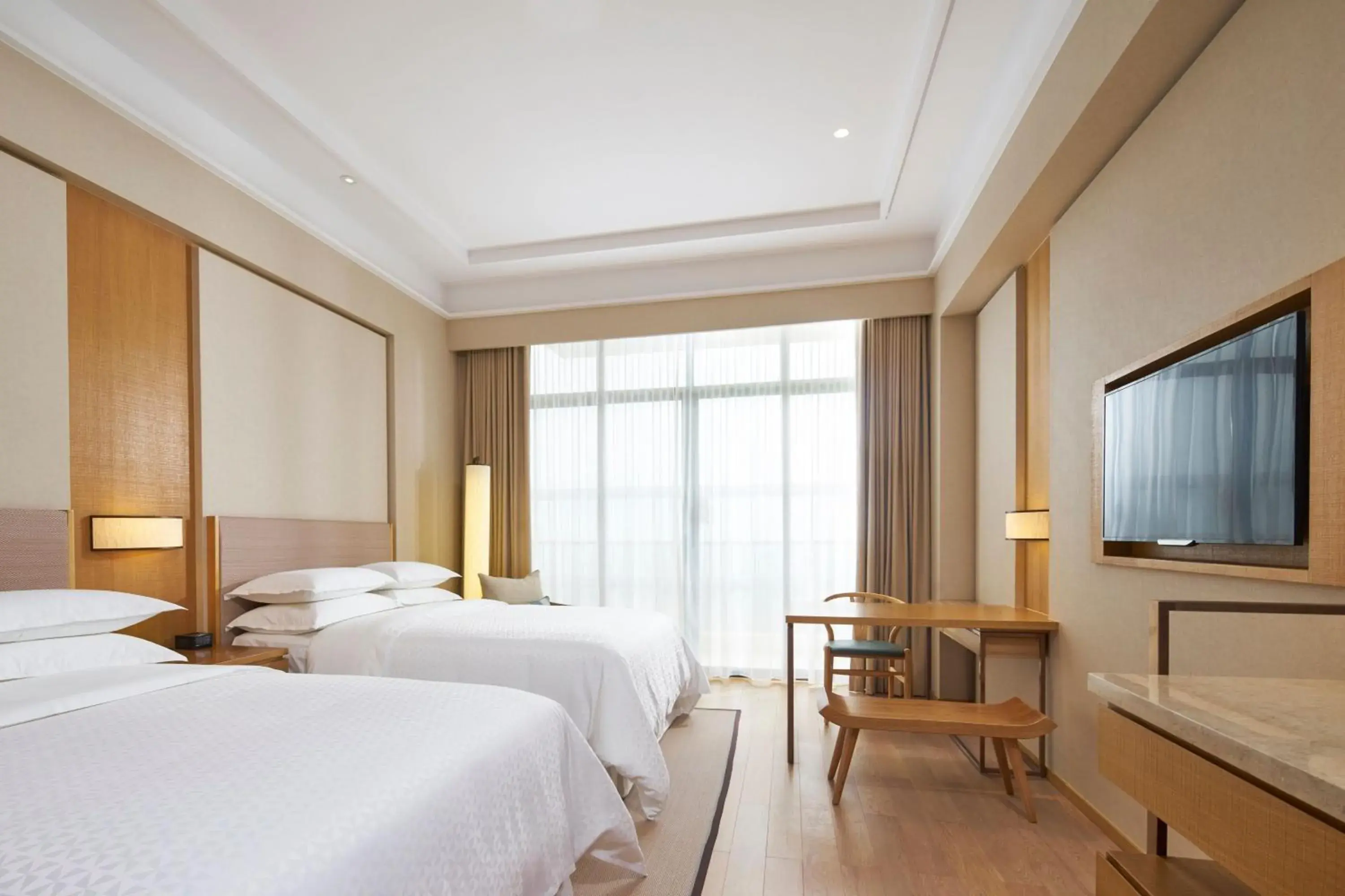 Twin Room with Golf View-Low Floor in Four Points by Sheraton Chengdu, Pujiang Resort Twin Room with Golf View-Low Floor in Four Points by Sheraton Chengdu, Pujiang Resort