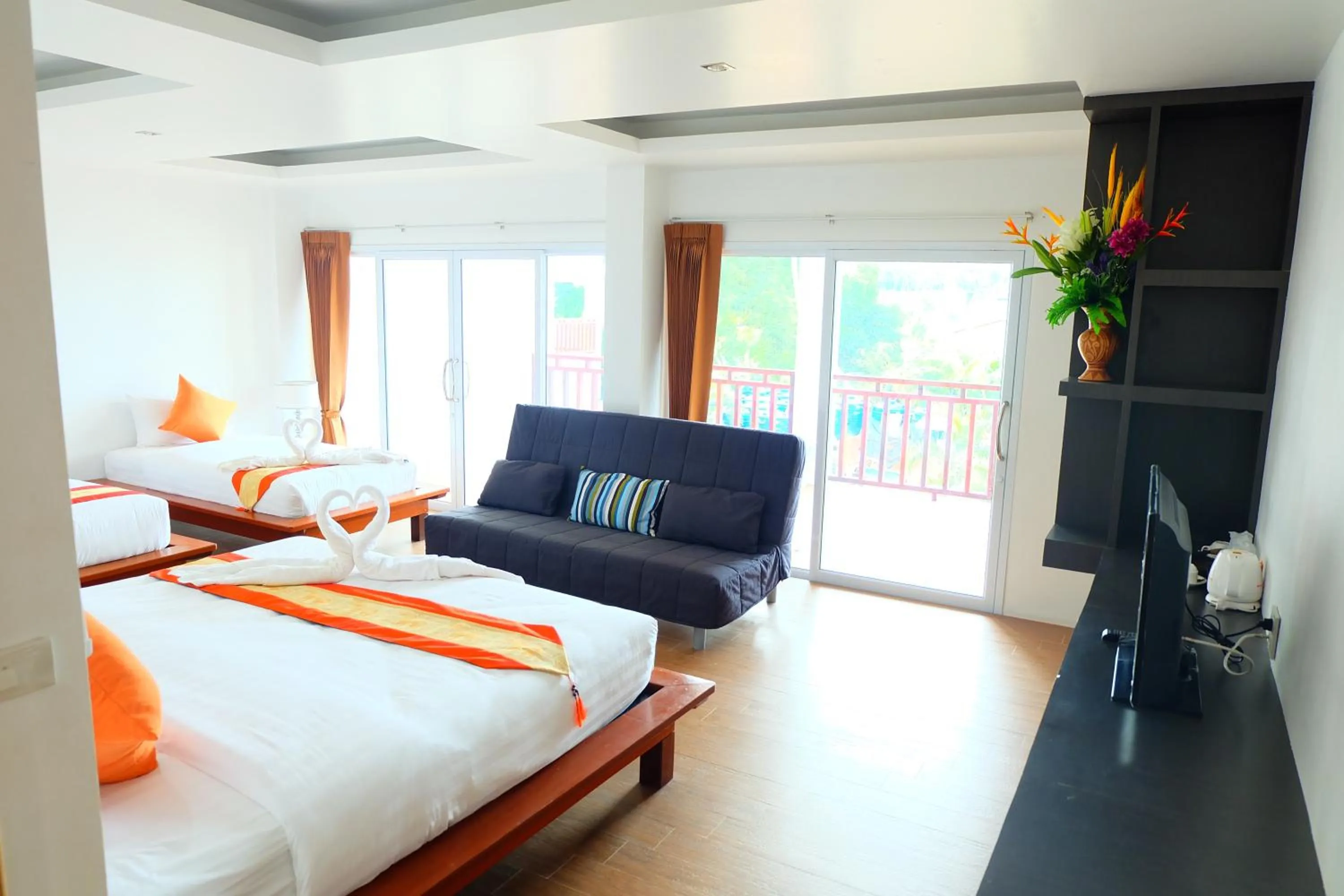 Photo of the whole room, Bed in Pranee Amata