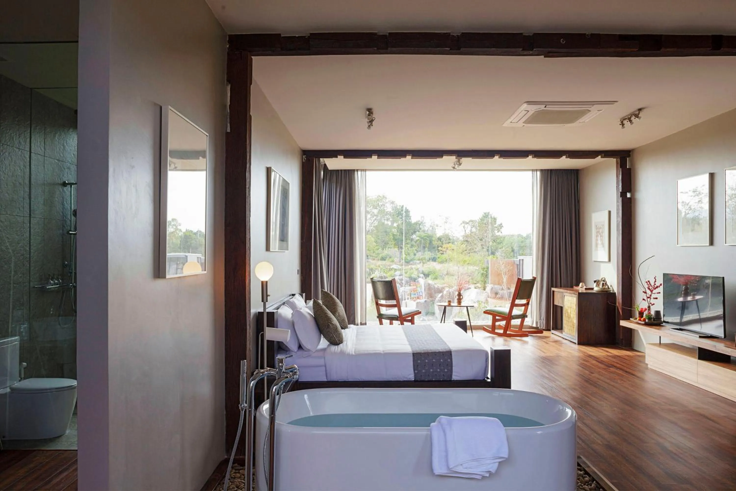 Hot Tub, Bed in Nhapha Khaoyai Resort