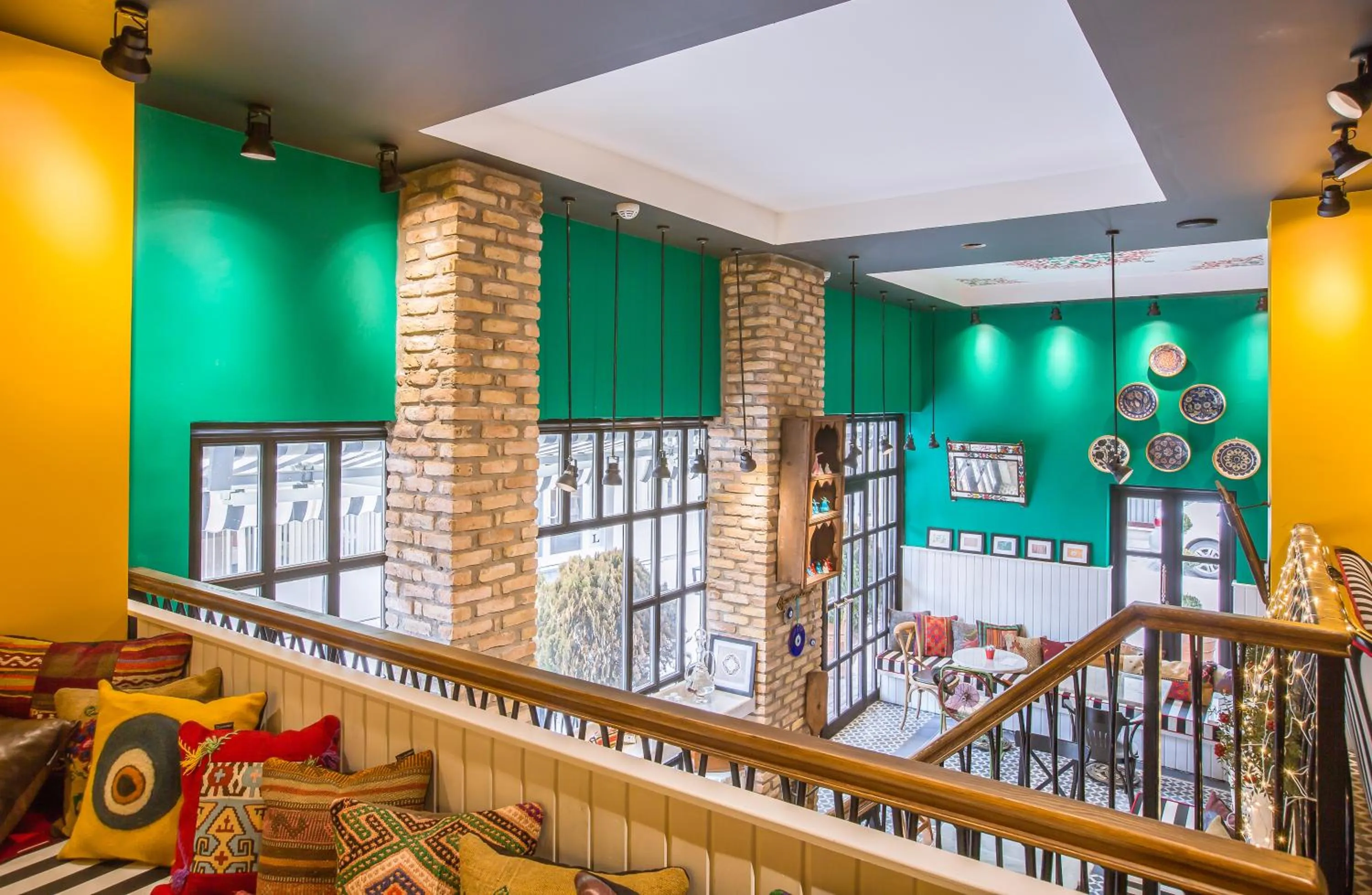 Communal lounge/ TV room in Araf Hotel