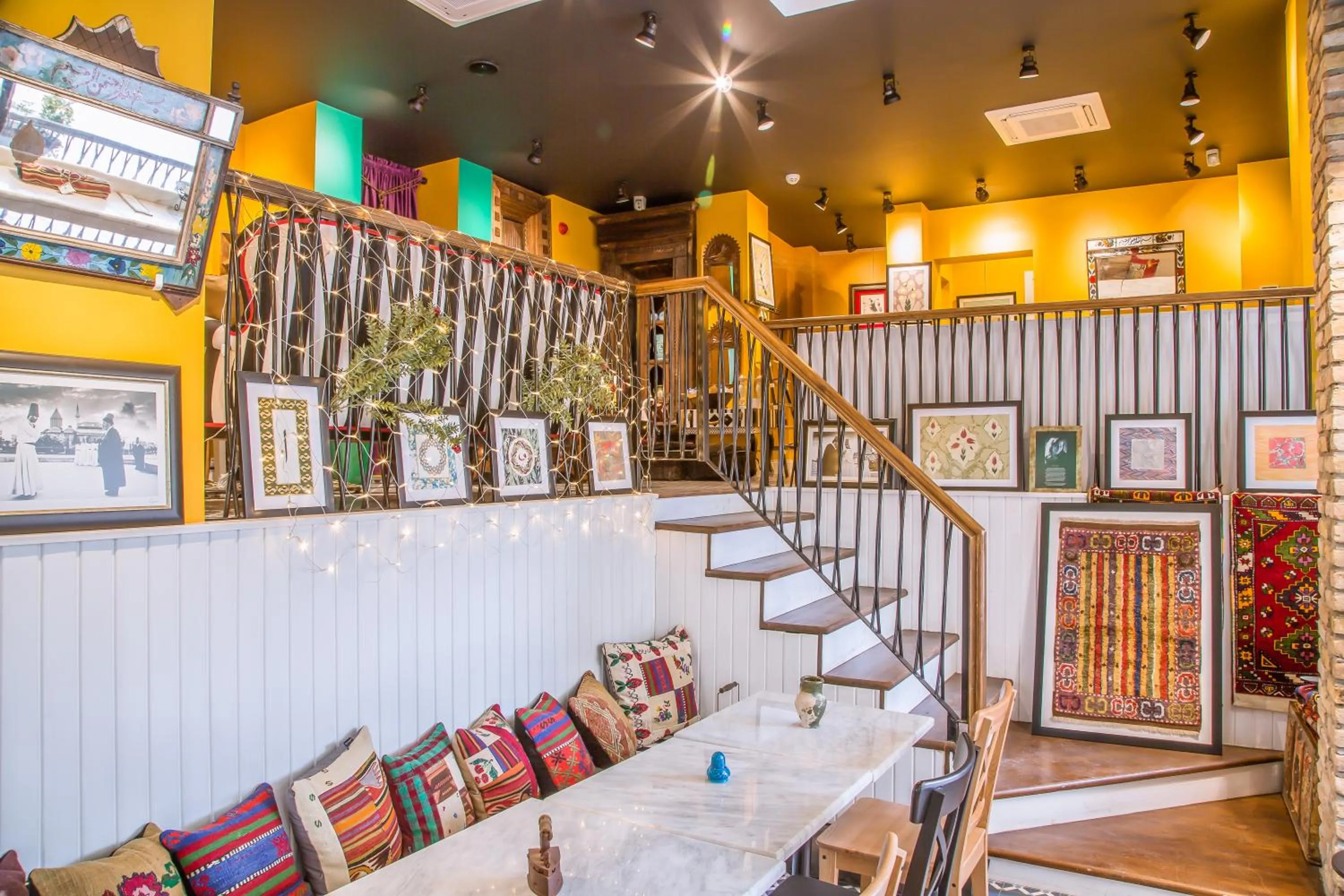 Communal lounge/ TV room in Araf Hotel