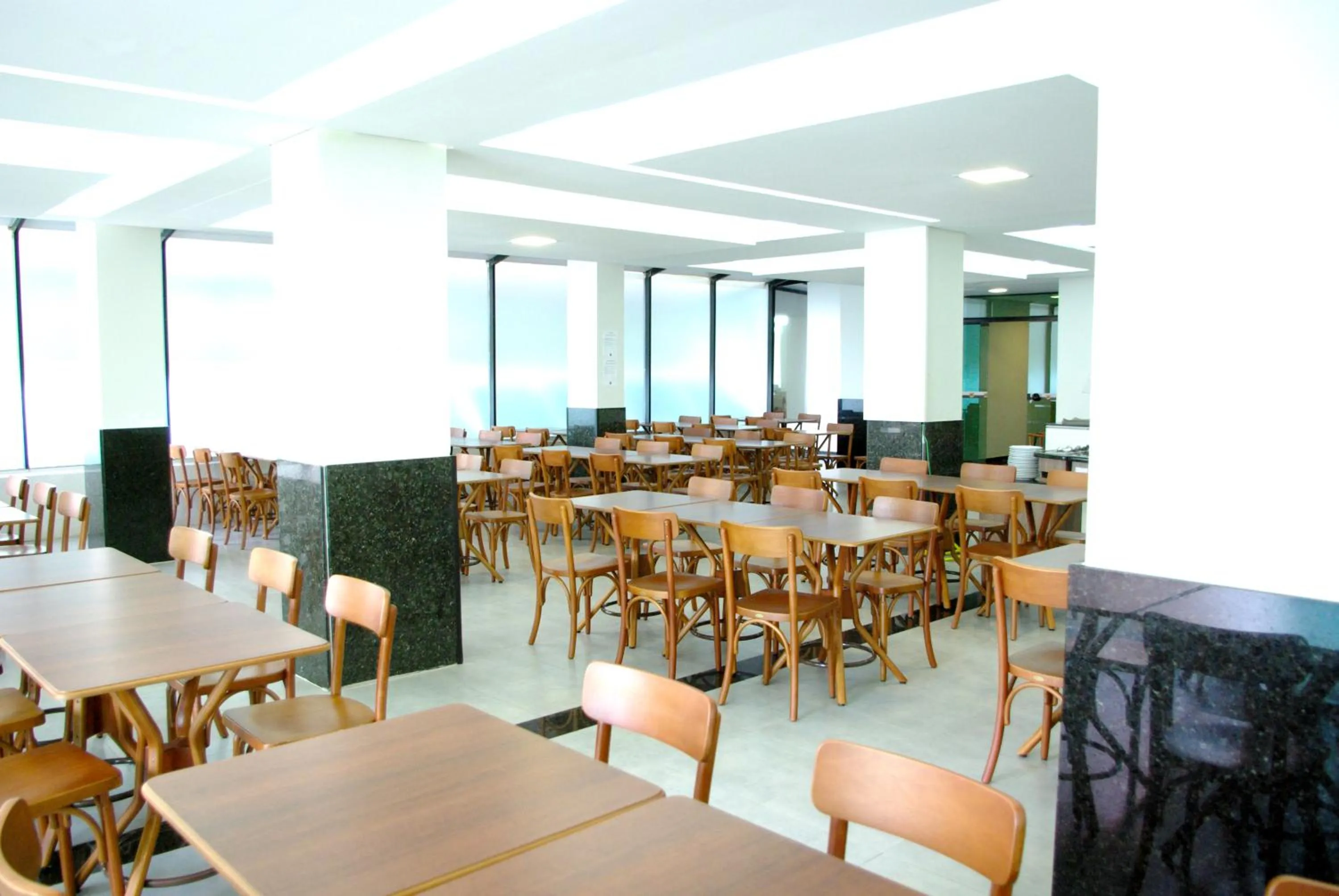 Restaurant/places to eat in Life Hotel Torres