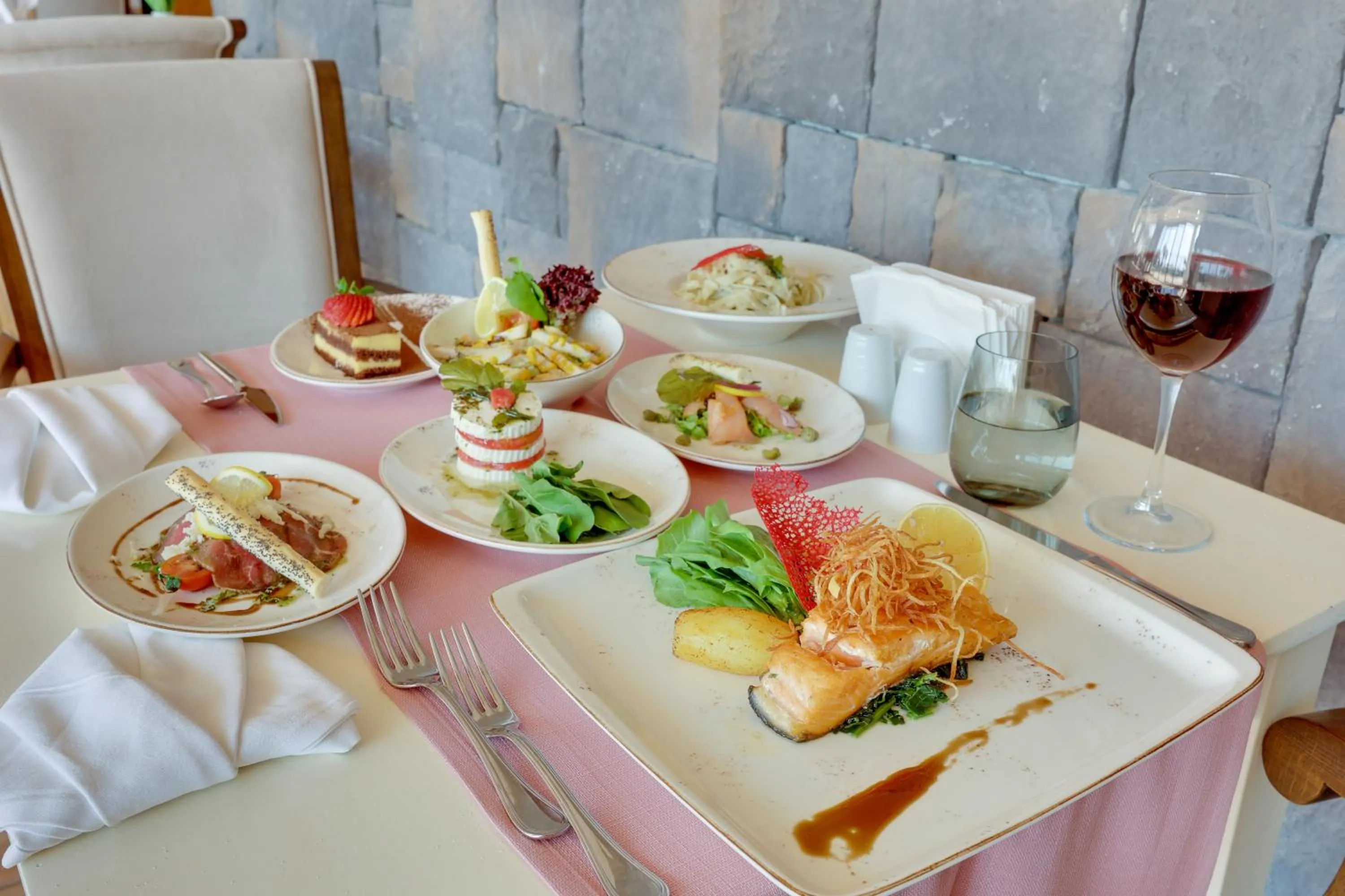 Restaurant/places to eat in Ramada Hotel & Suites by Wyndham Kusadasi