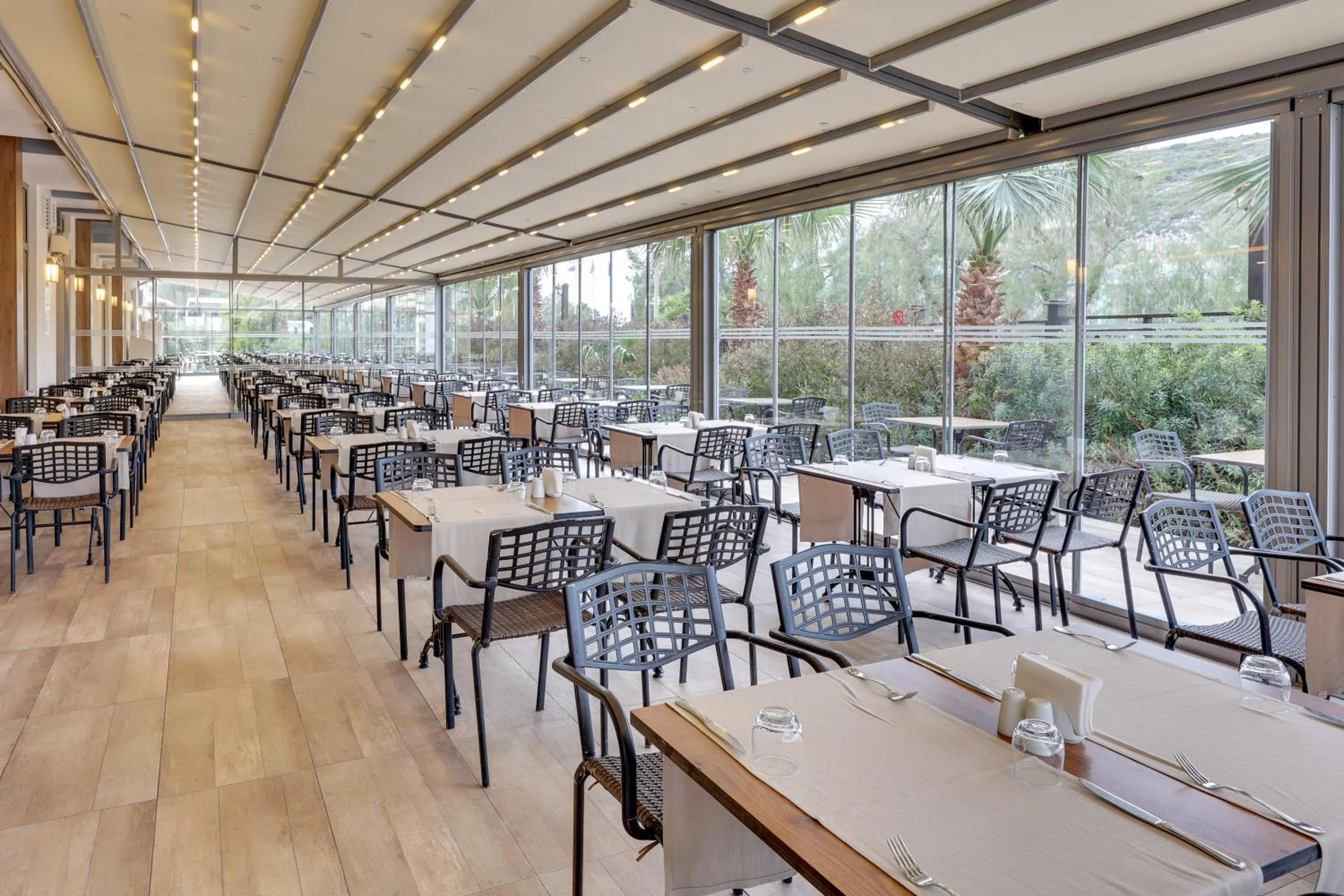 Restaurant/places to eat in Ramada Hotel & Suites by Wyndham Kusadasi