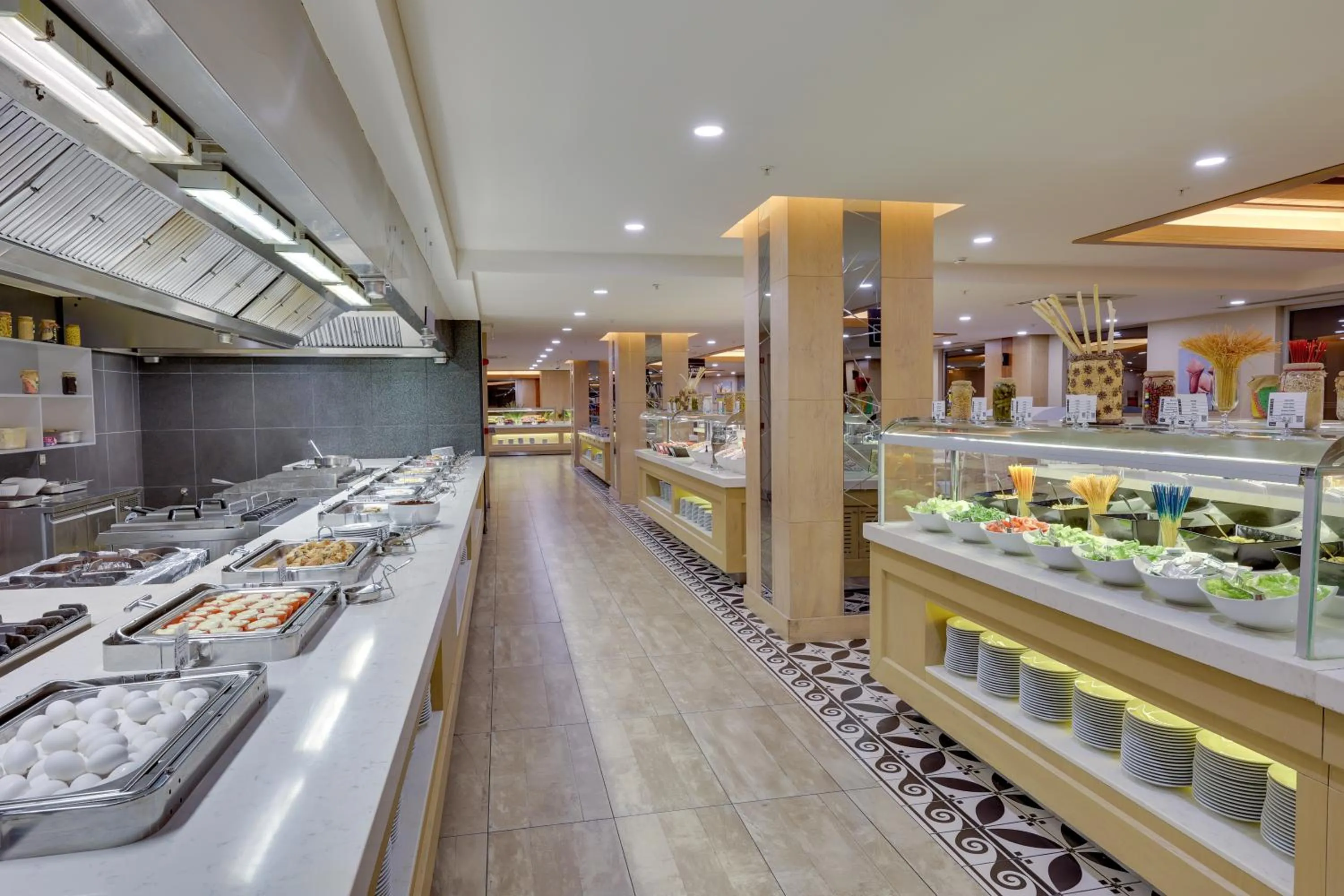 Restaurant/places to eat in Ramada Hotel & Suites by Wyndham Kusadasi