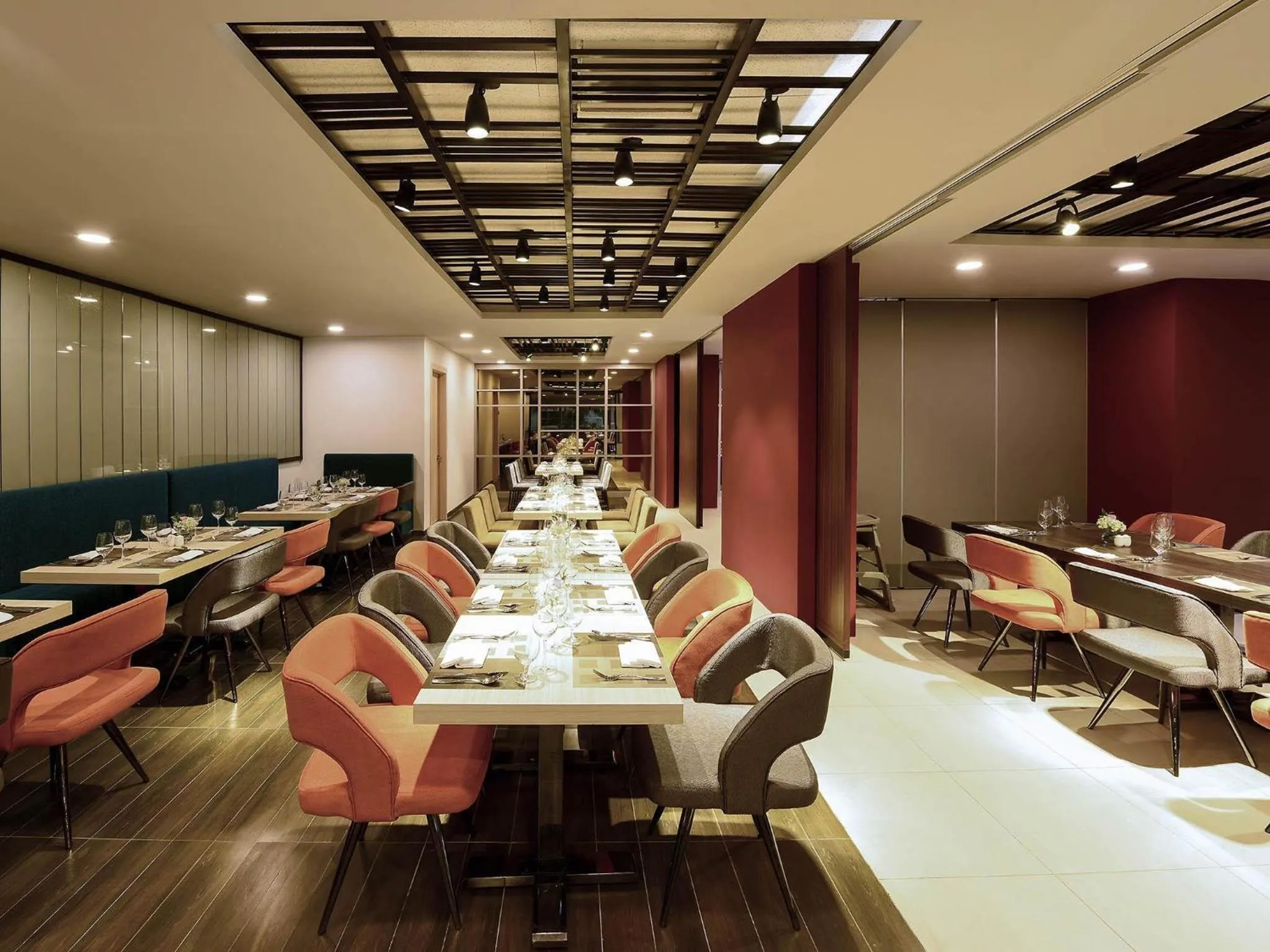Restaurant/places to eat in Novotel Suites Hanoi