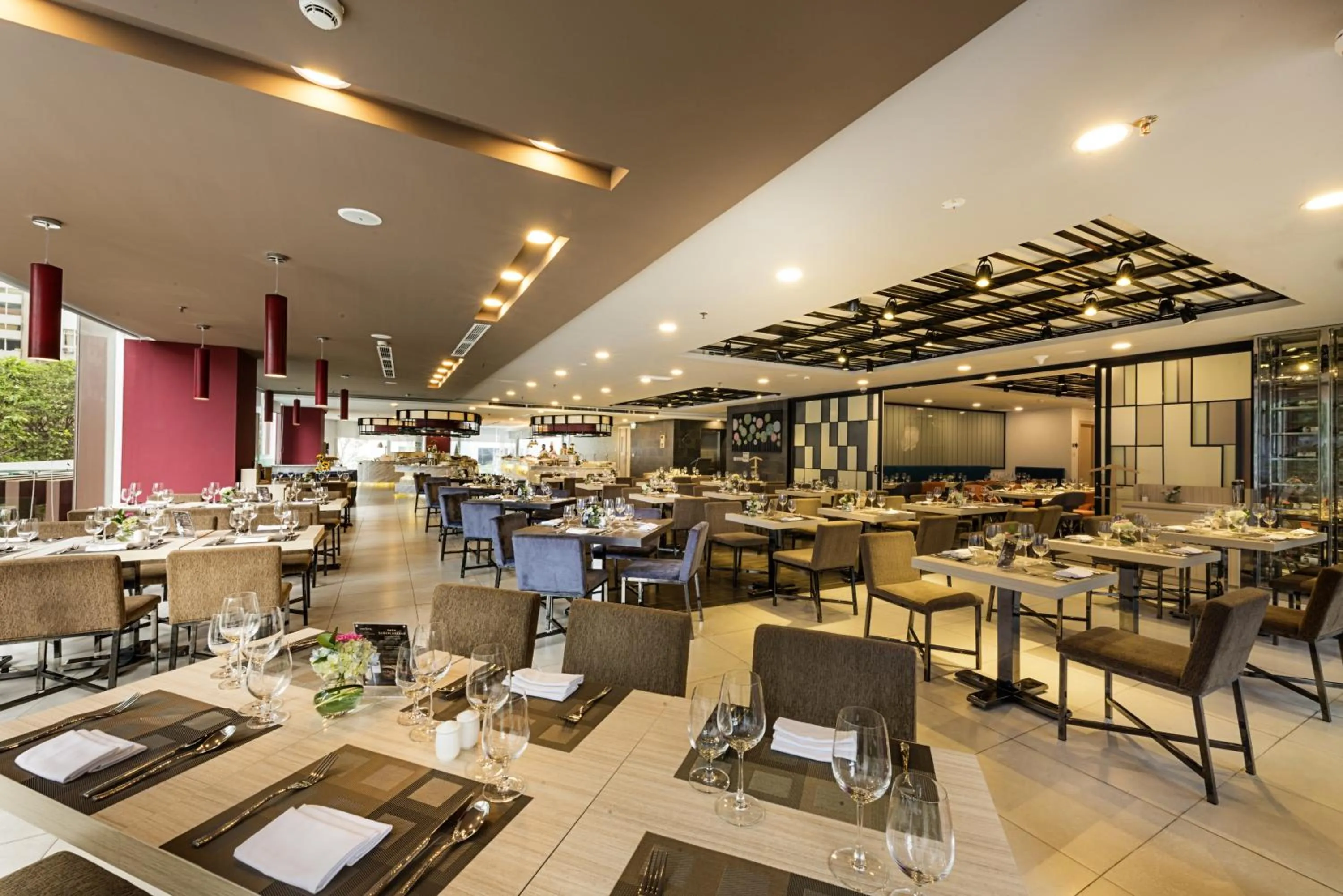 Restaurant/places to eat in Novotel Suites Hanoi