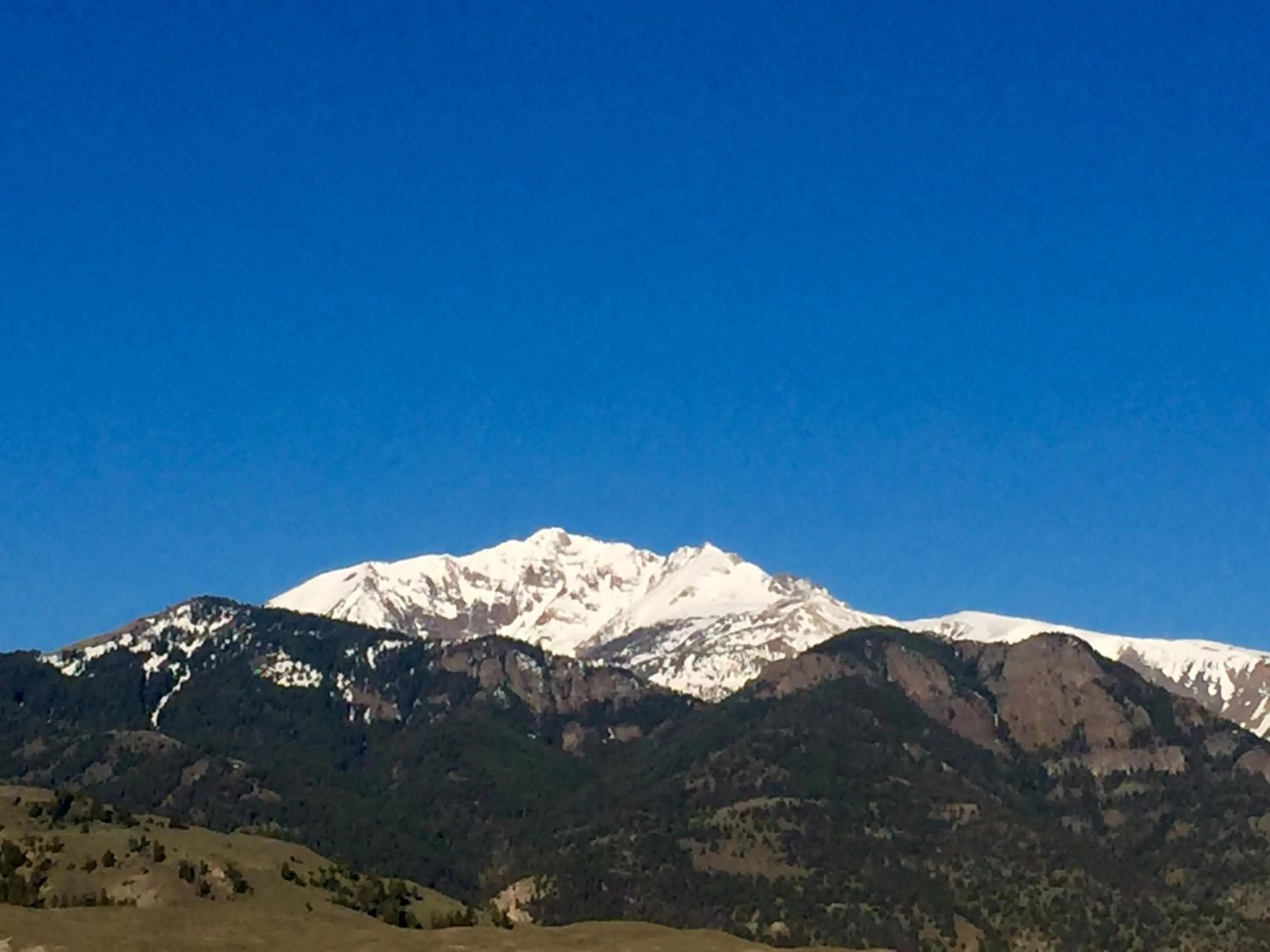 Mountain view in Yellowstone Big Rock Inn