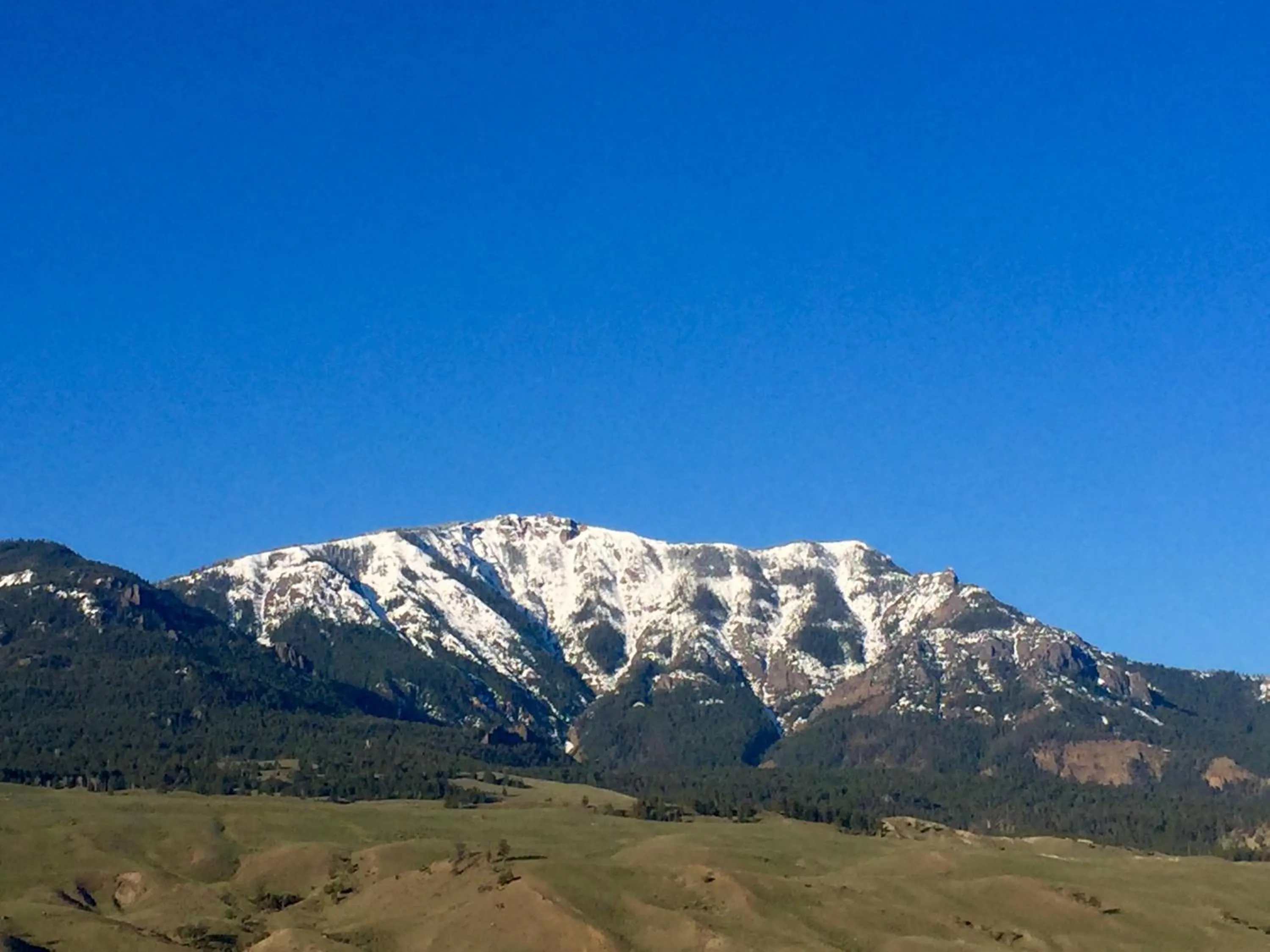 Mountain view in Yellowstone Big Rock Inn