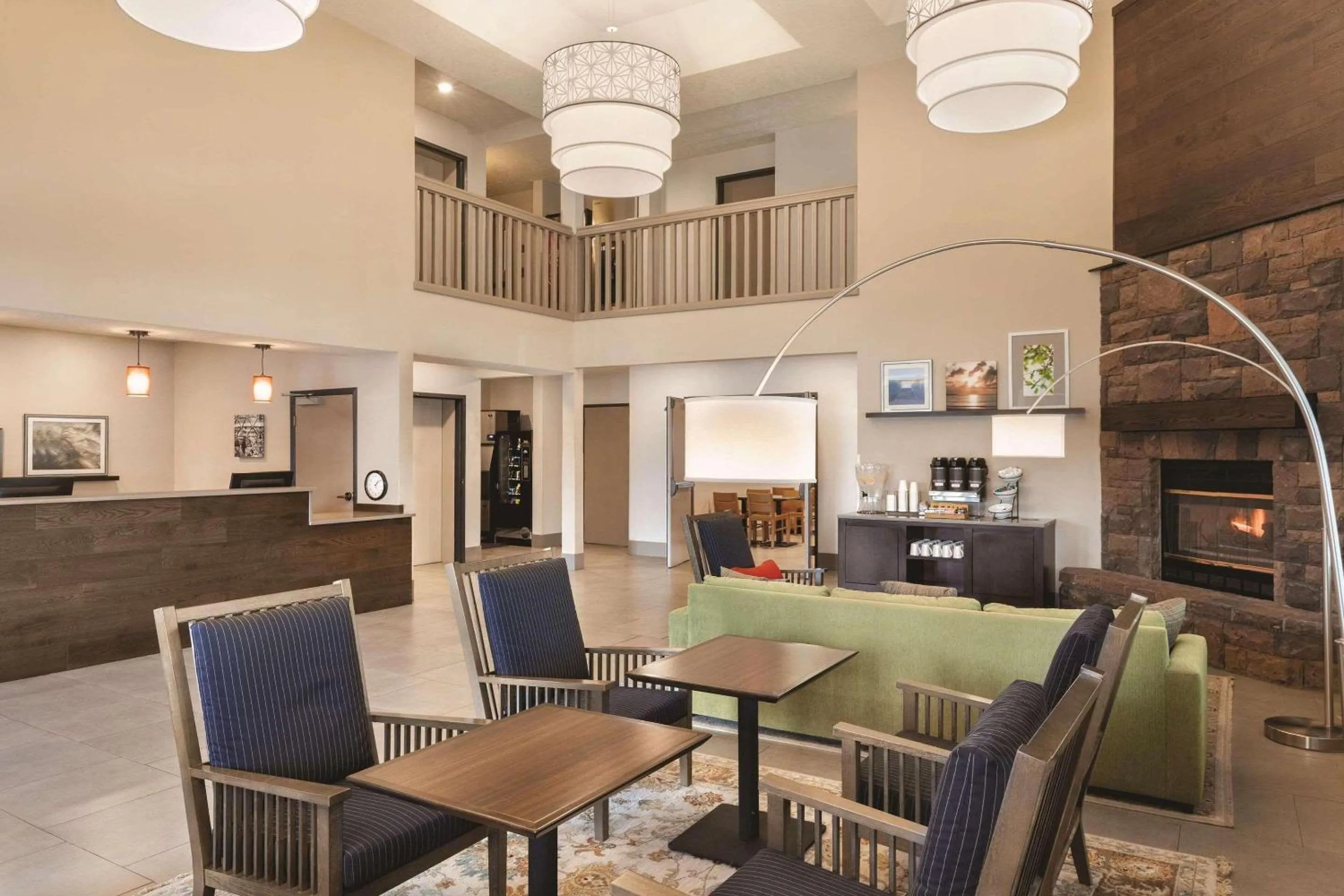 Lobby or reception in Country Inn & Suites by Radisson, Prineville, OR