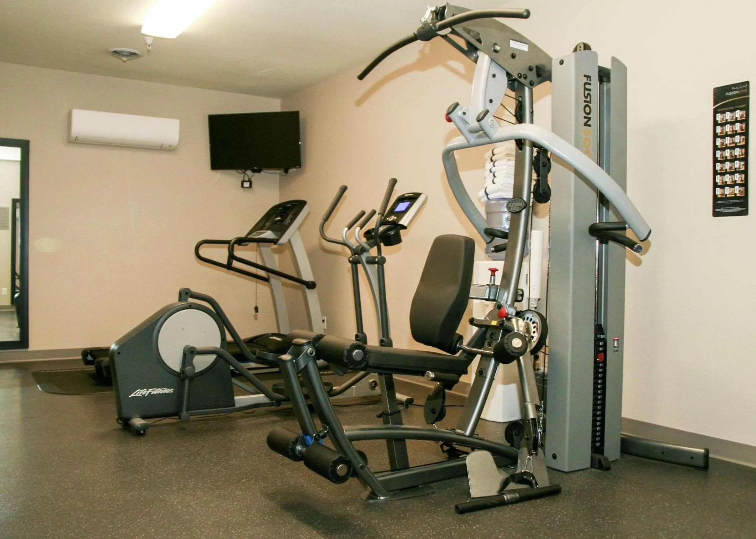 Fitness centre/facilities in Country Inn & Suites by Radisson, Prineville, OR