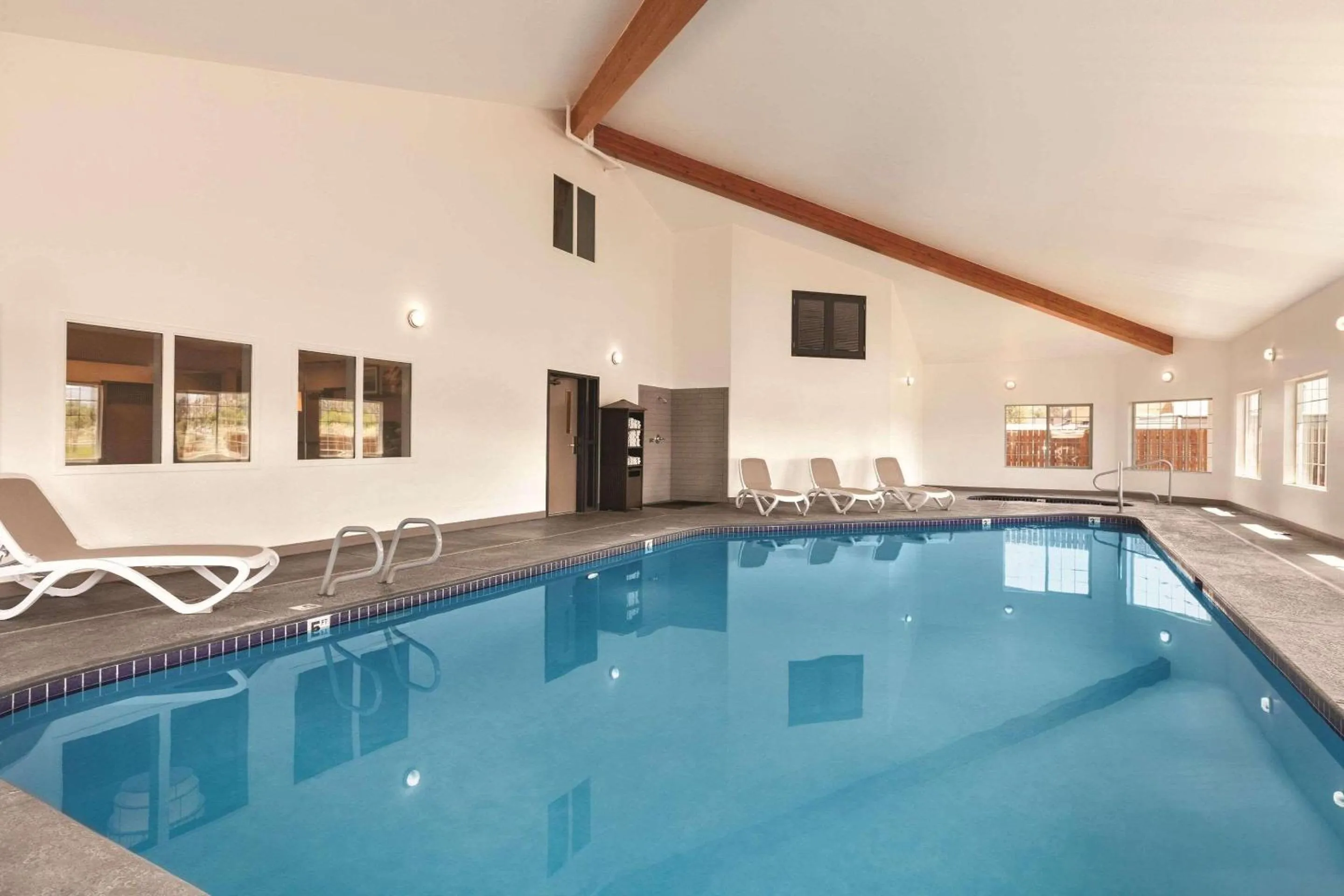 Swimming pool in Country Inn & Suites by Radisson, Prineville, OR