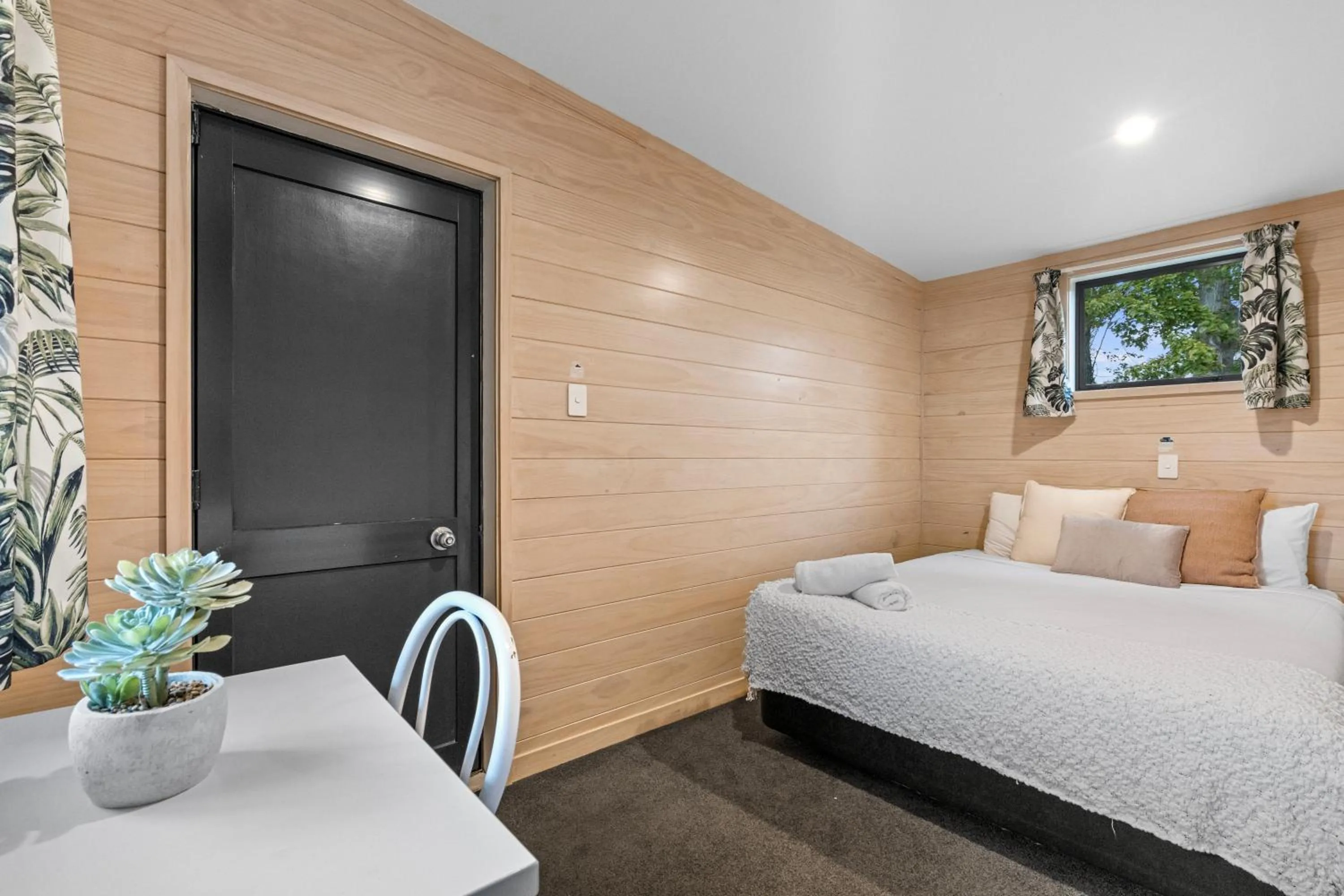 Bed in Tasman Holiday Parks - Christchurch