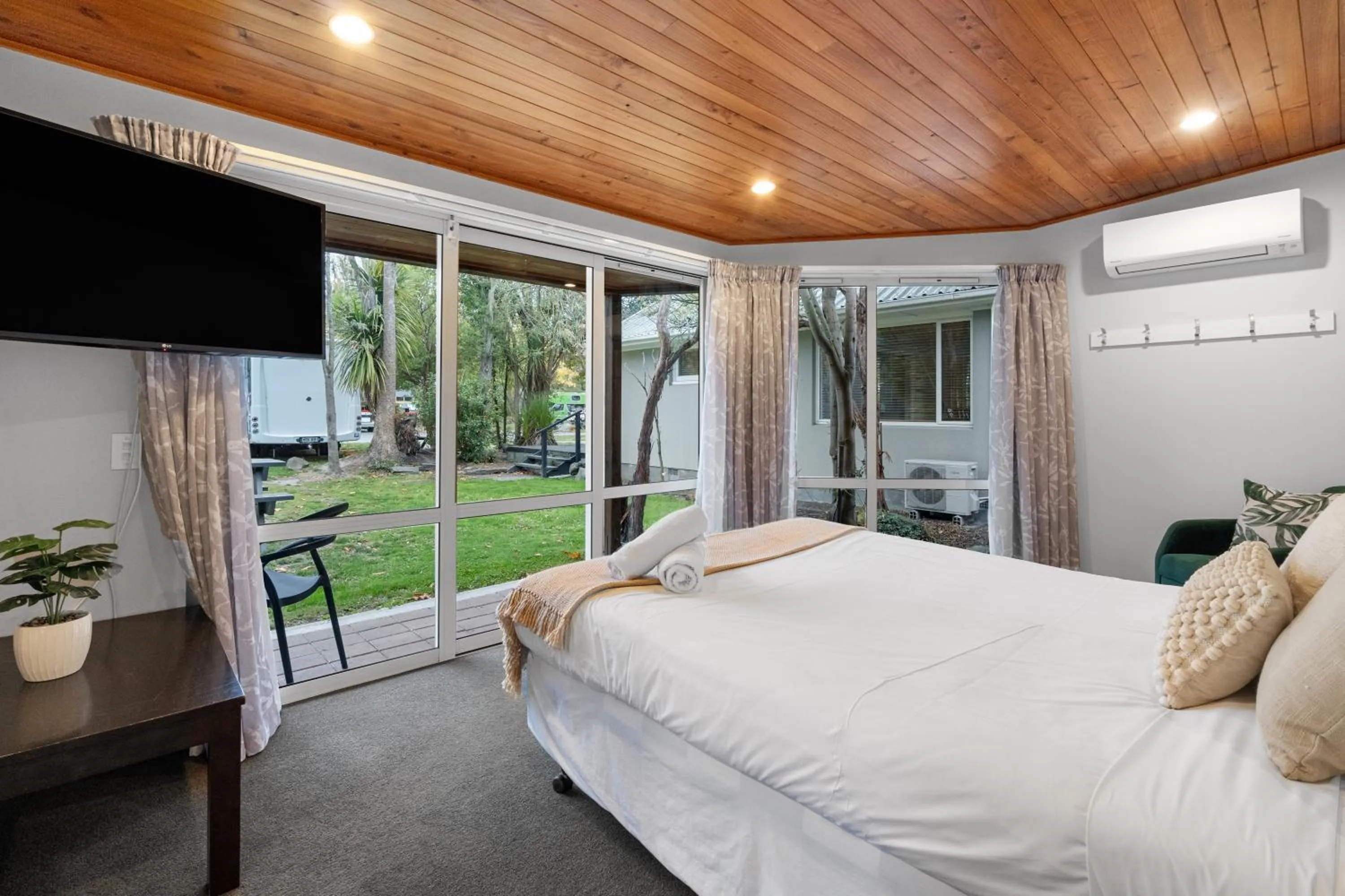 Bed in Tasman Holiday Parks - Christchurch