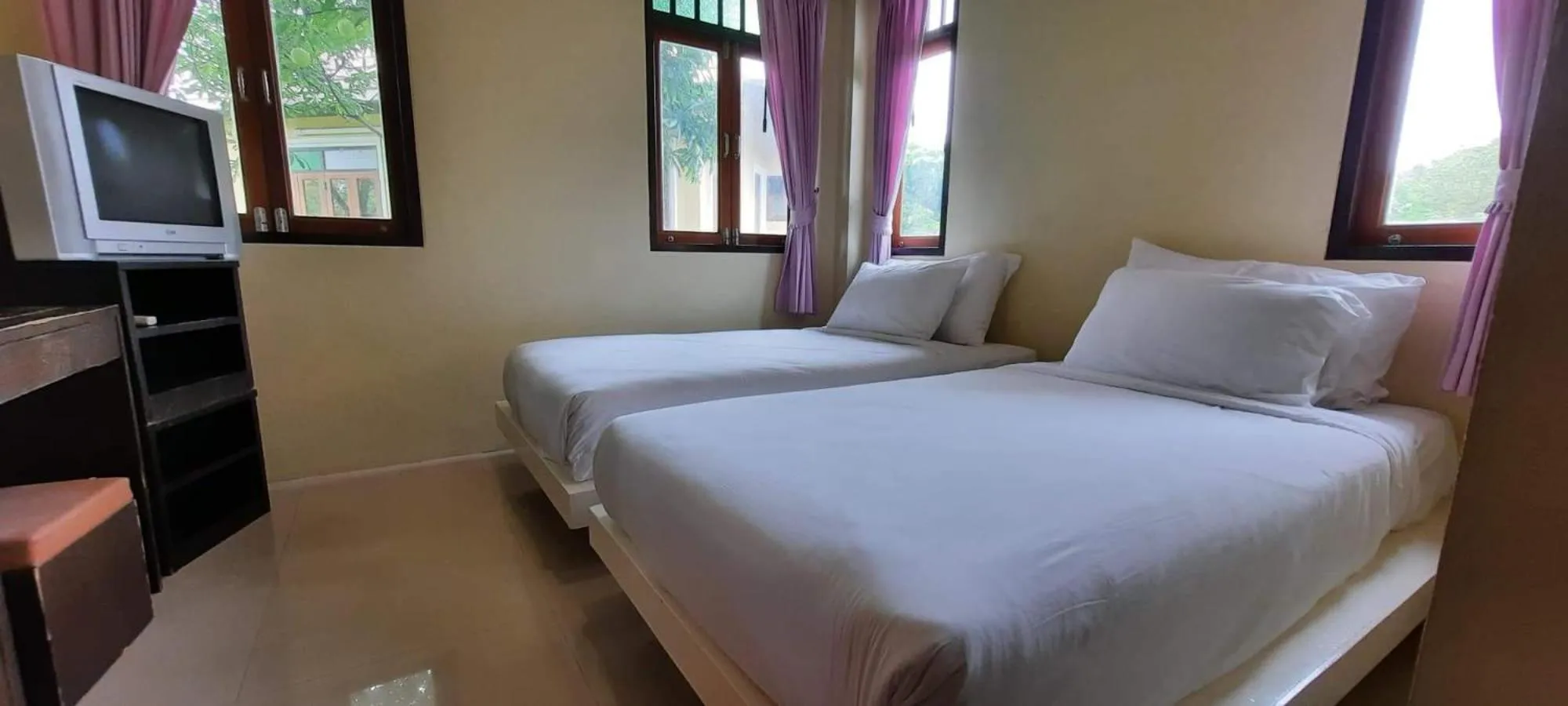 Bed in Baan Talay See Cream Resort