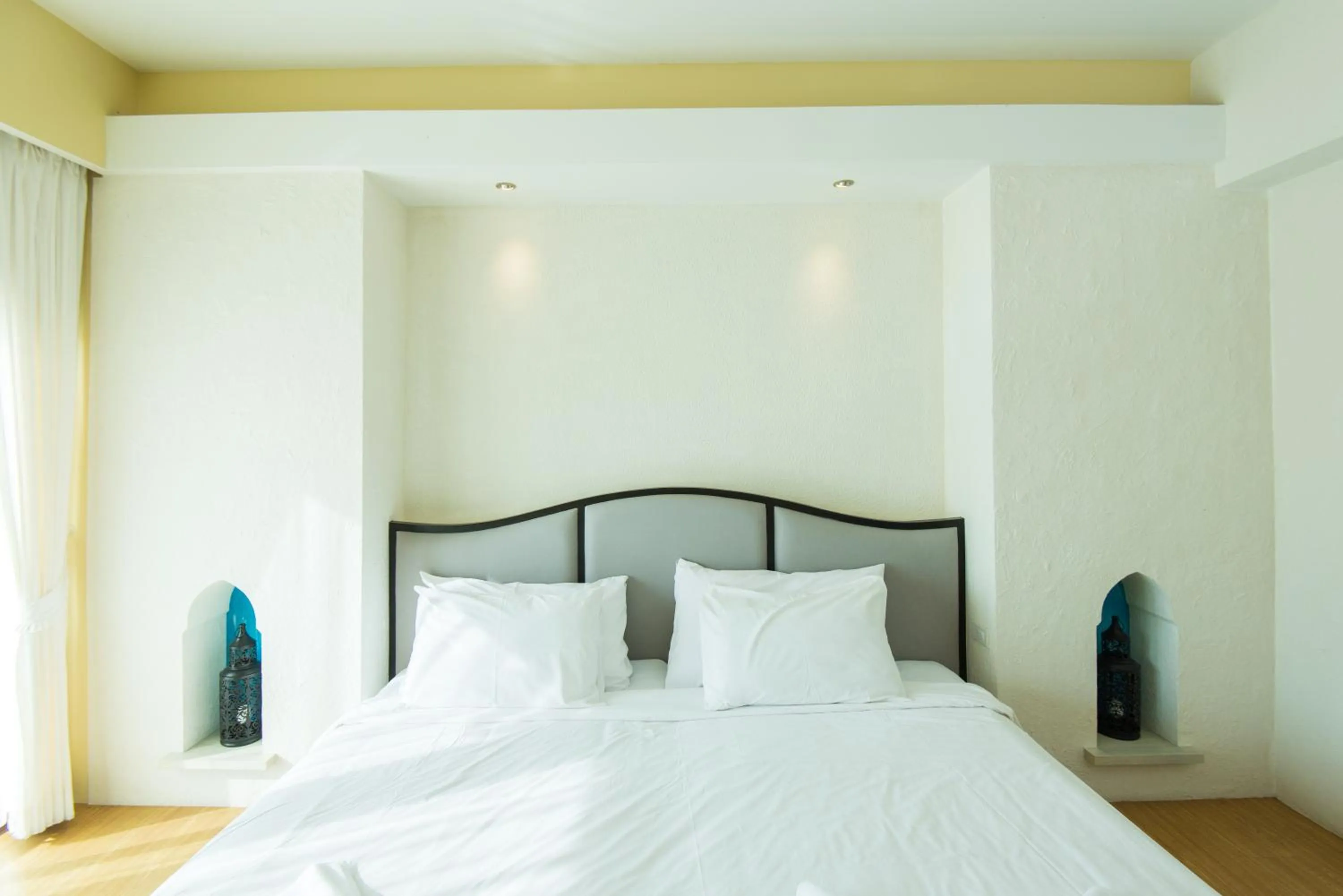 Bed in Baan Talay See Cream Resort