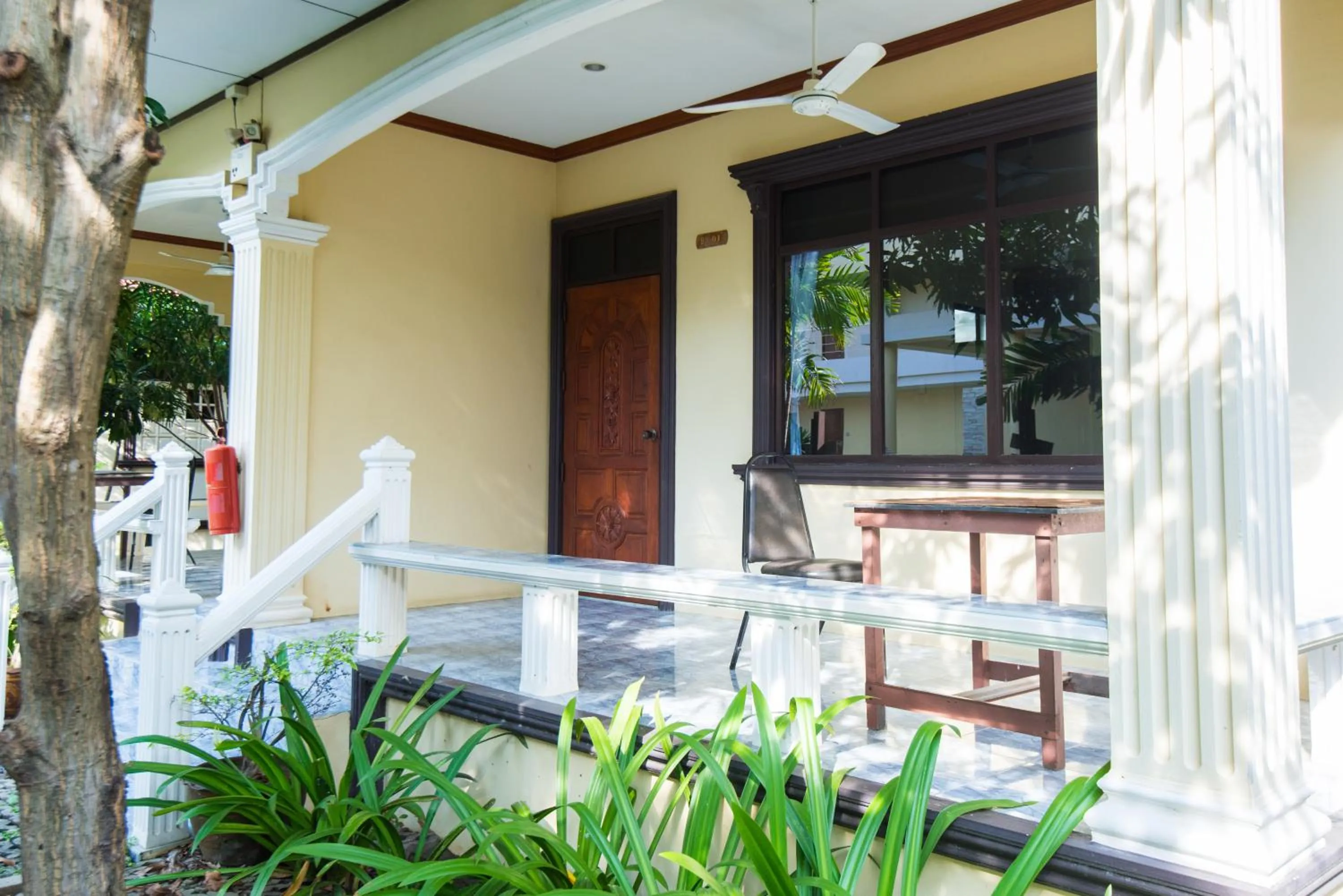 Baan Talay See Cream Resort