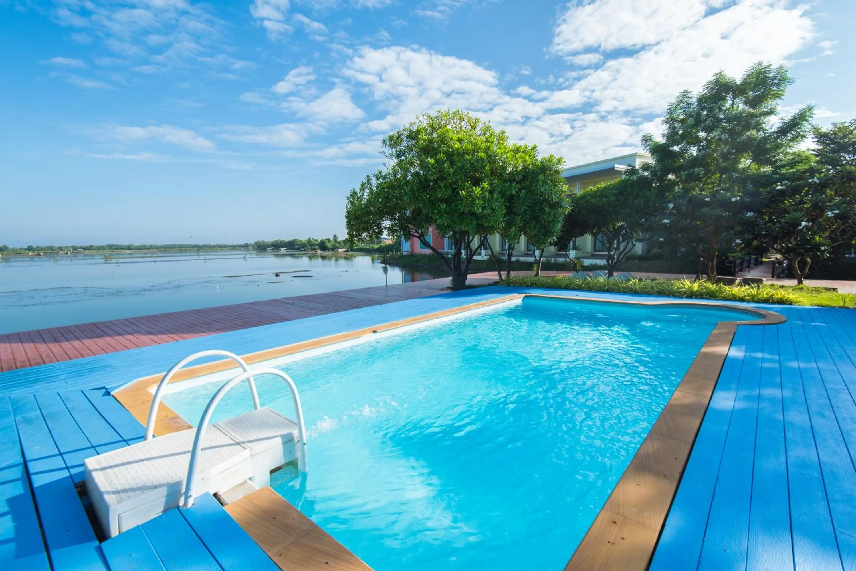 Baan Talay See Cream Resort