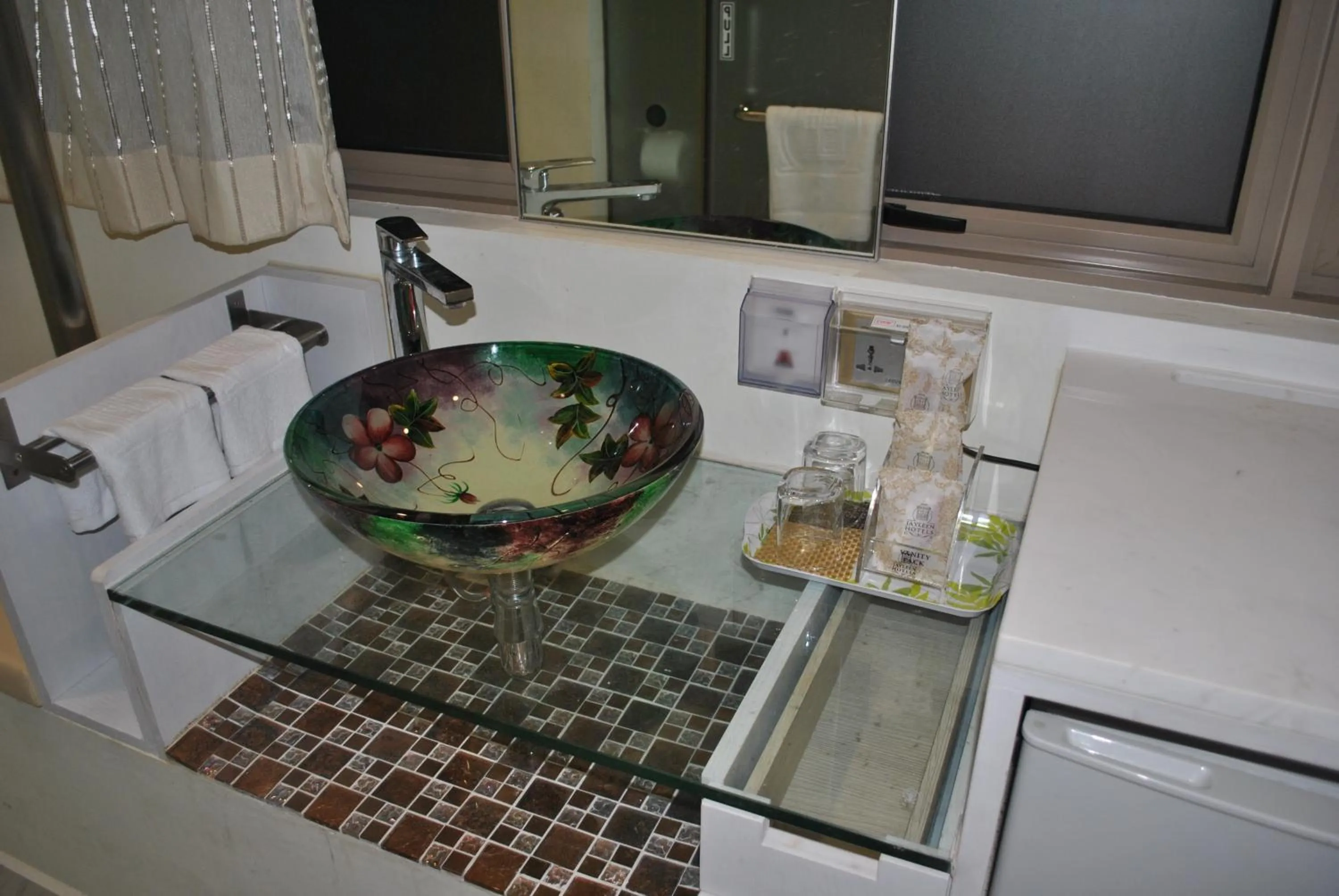 Coffee/tea facilities in Jayleen Clarke Quay Hotel