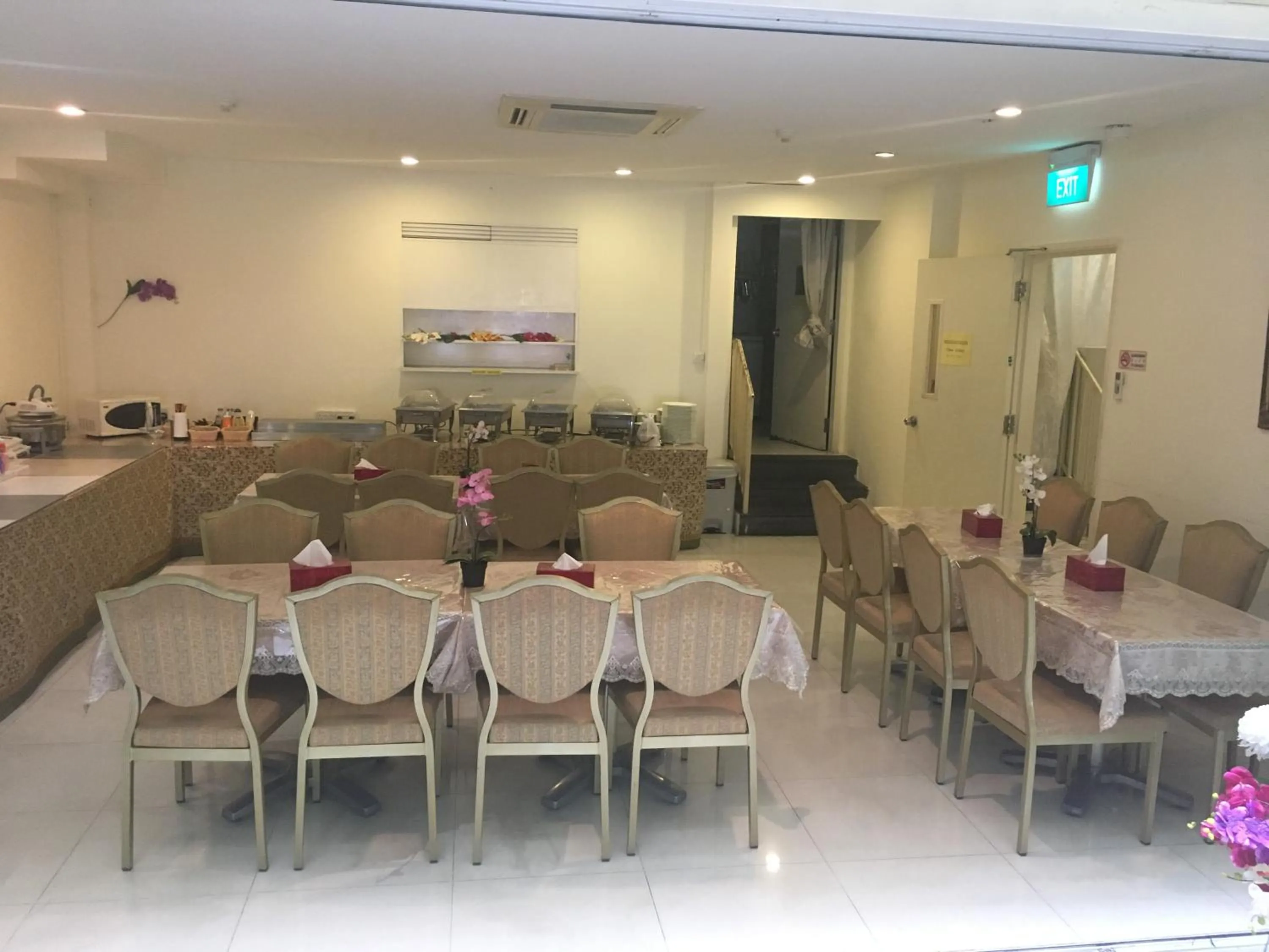 Restaurant/places to eat in Jayleen Clarke Quay Hotel