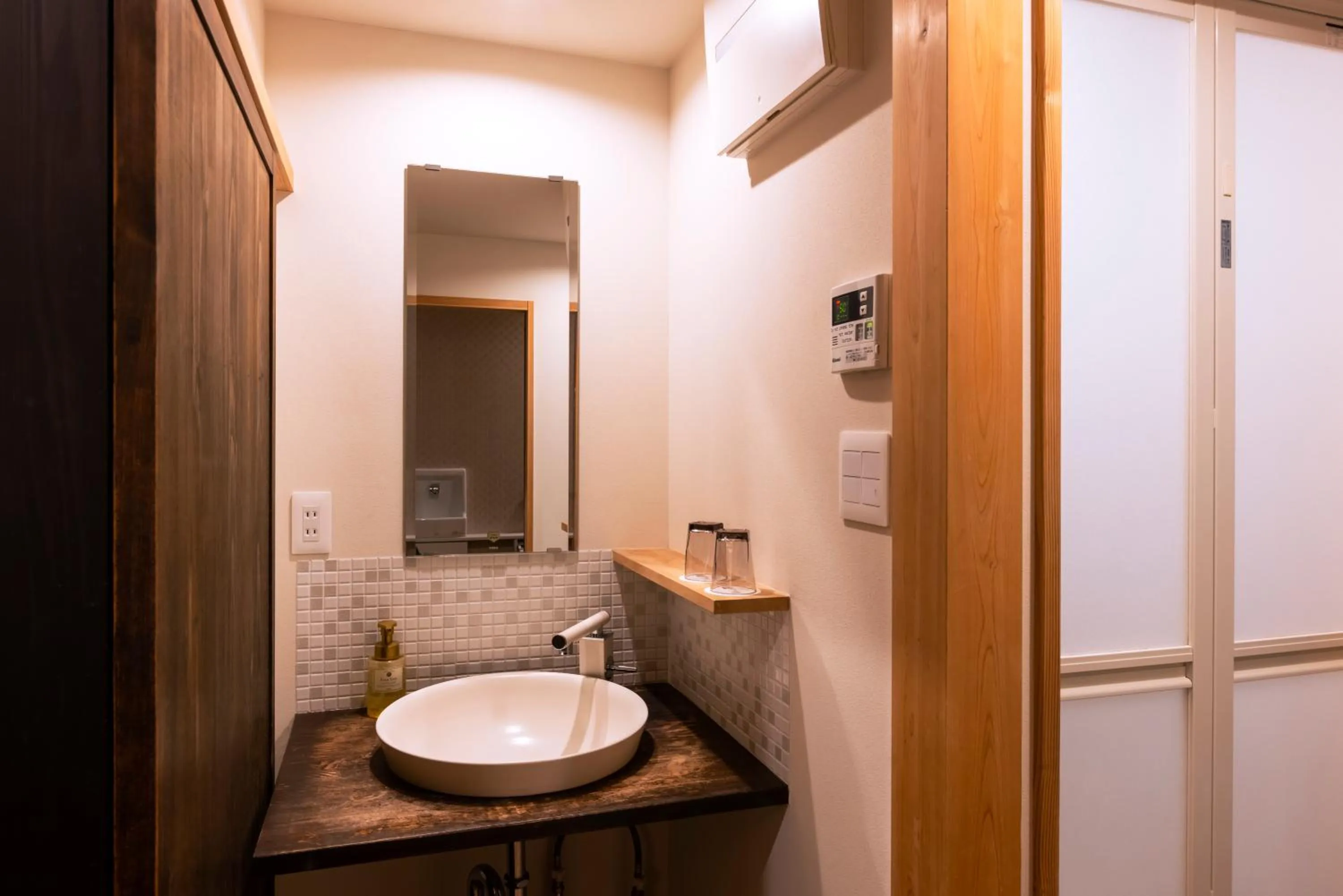 Bathroom in Rinn Rokujo Machiya