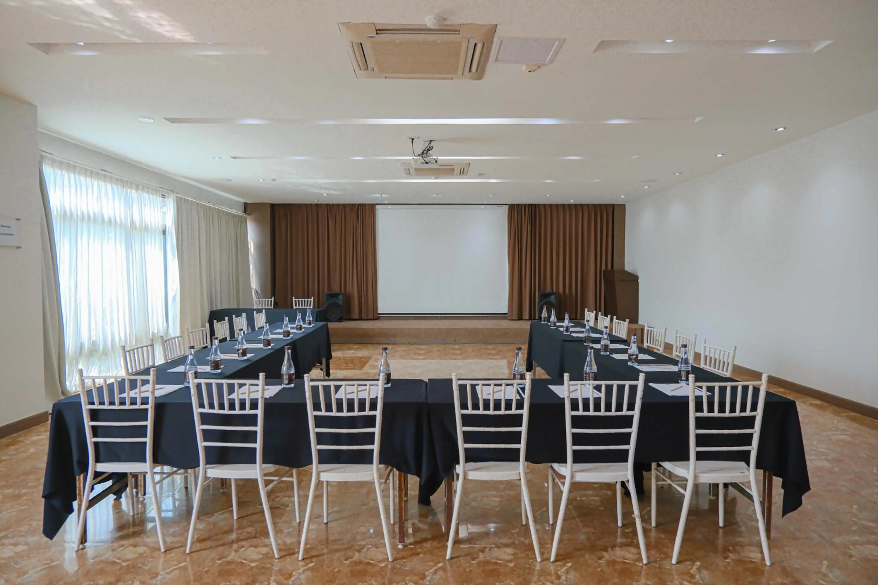 Meeting/conference room in Brown House Hotel